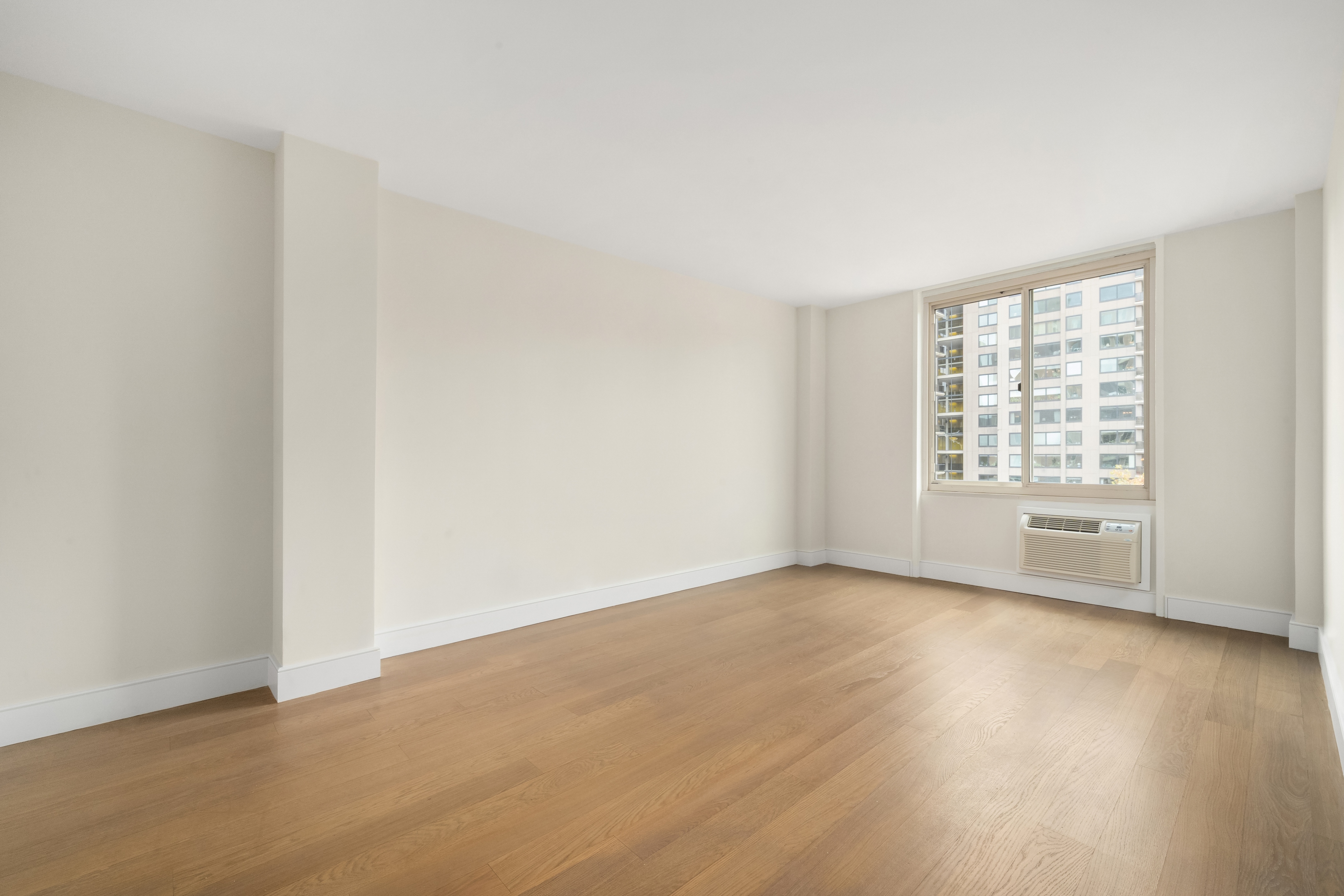555 Main Street 806