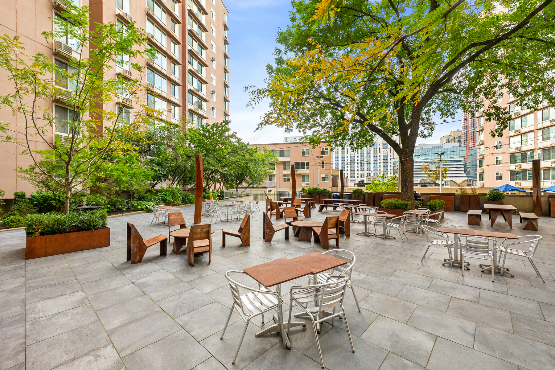 555 Main Street 1408