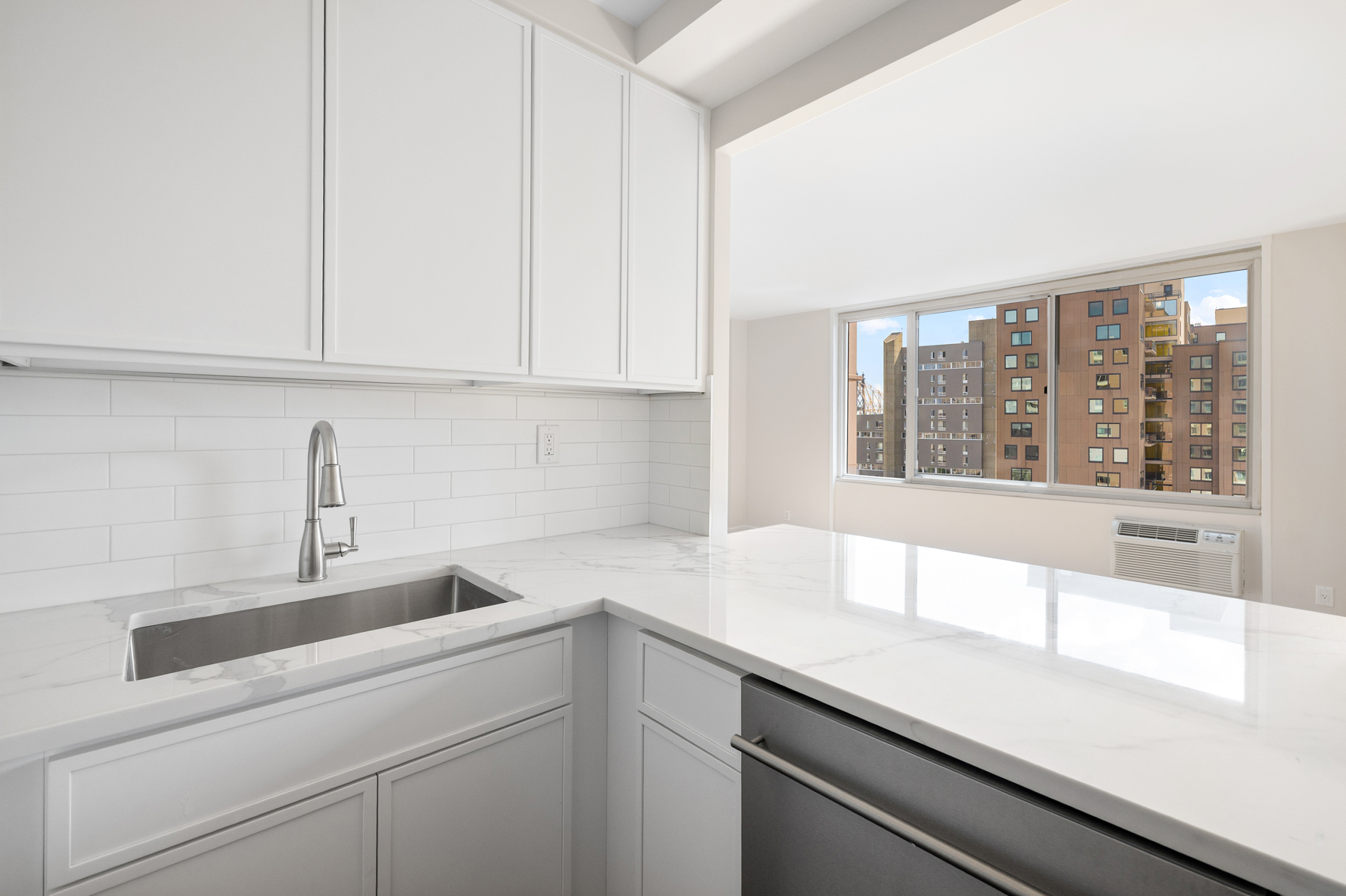 555 Main Street 1408