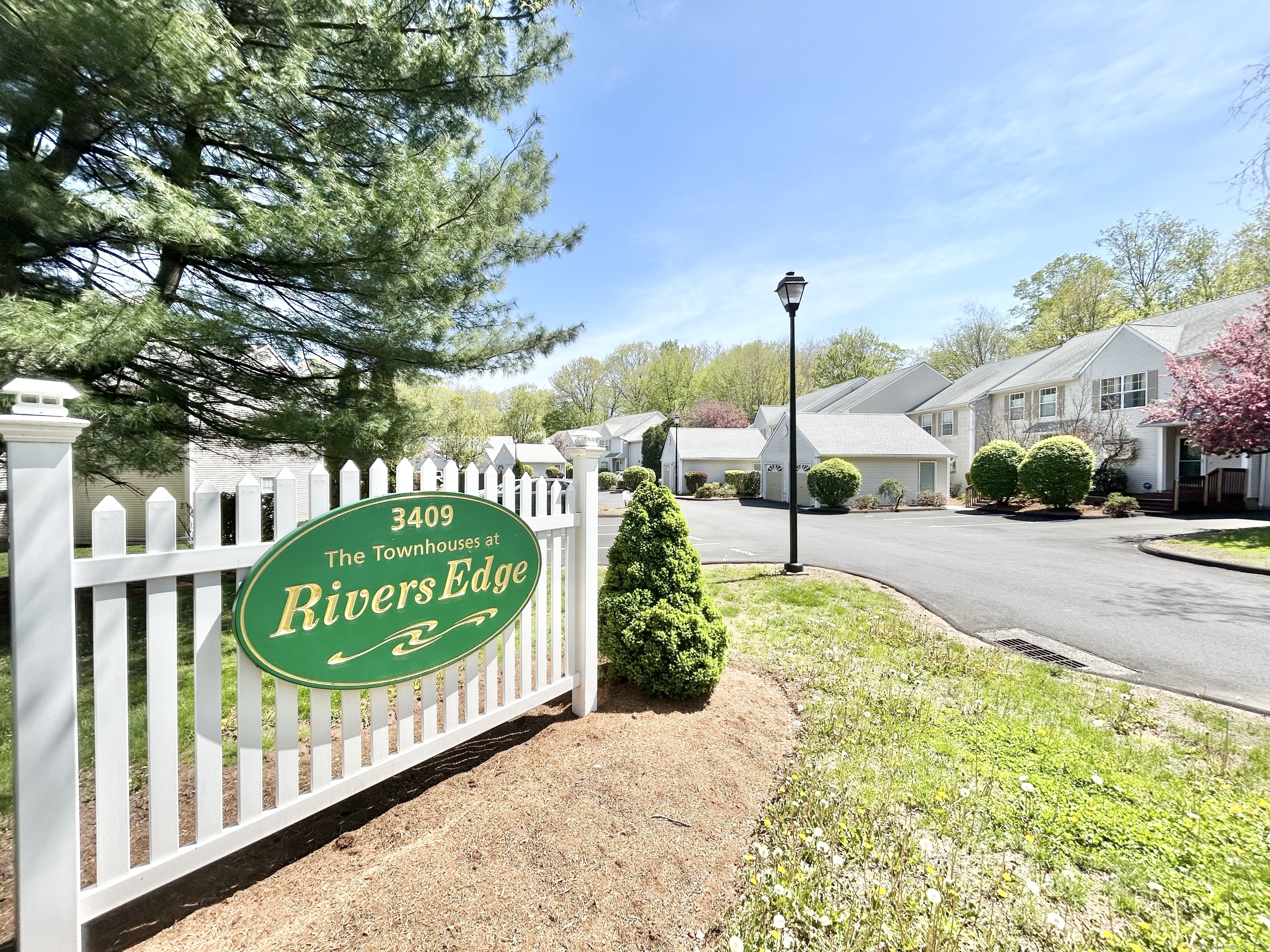 3409 Whitney Avenue APT 24