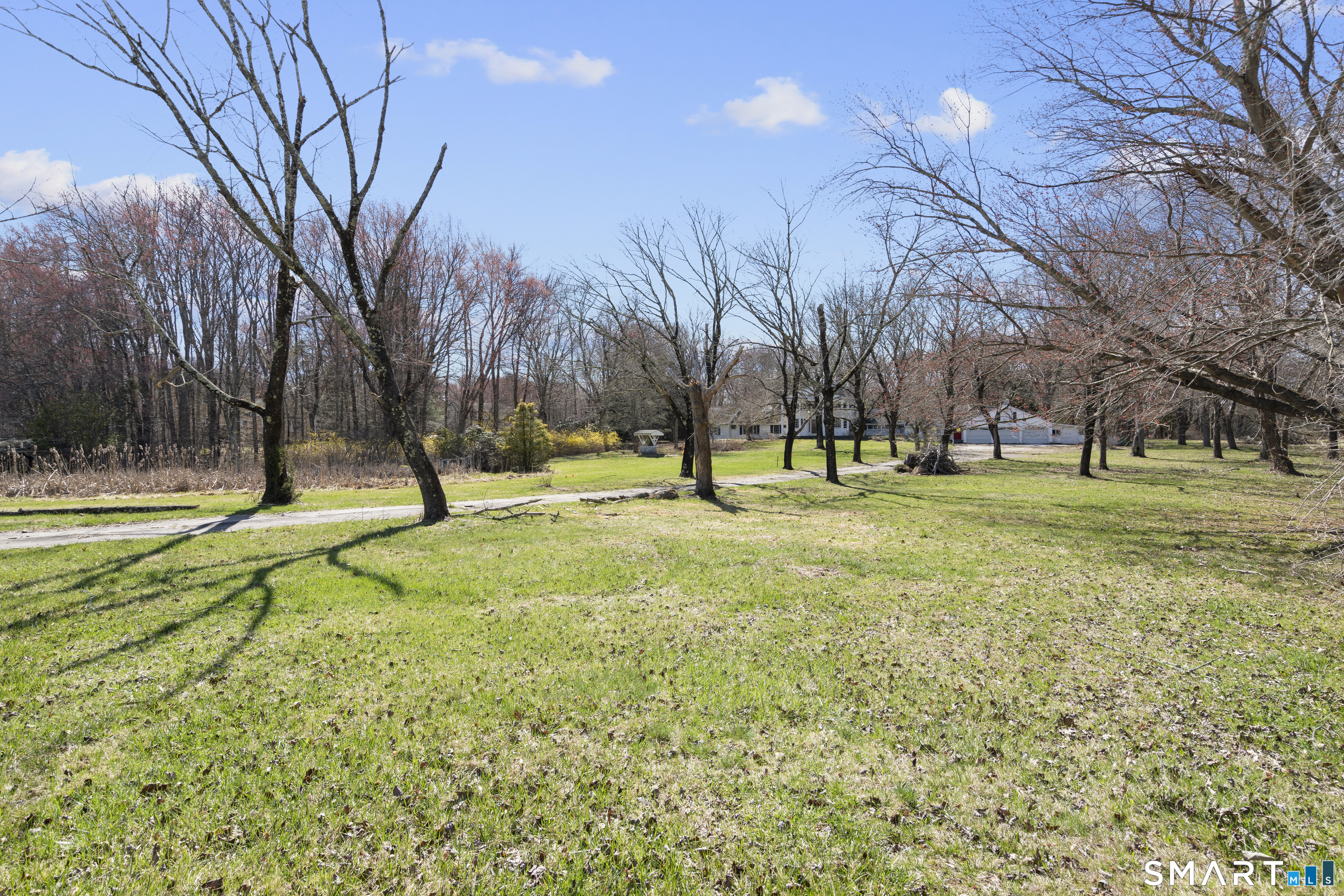 835 Monroe Turnpike