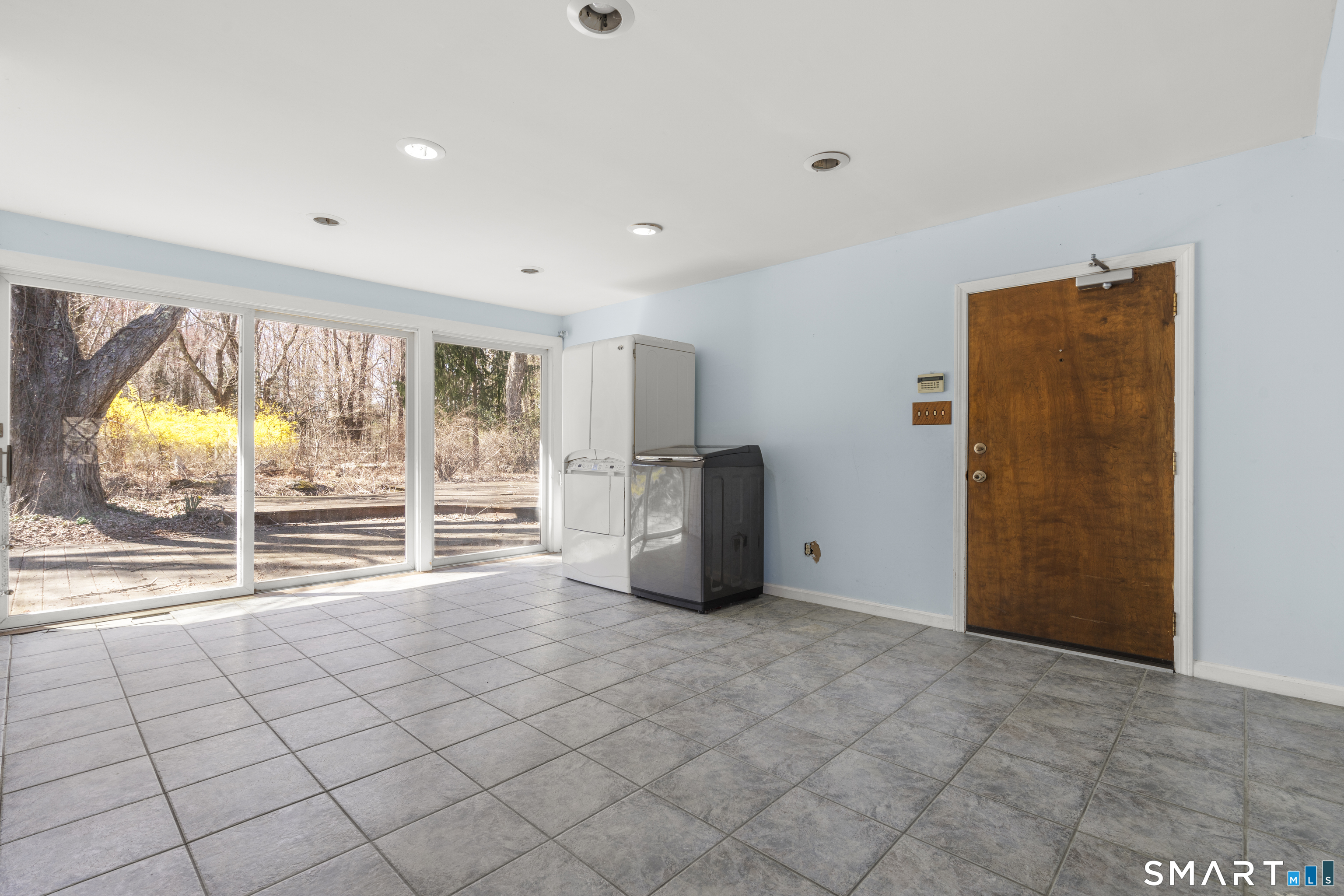 835 Monroe Turnpike