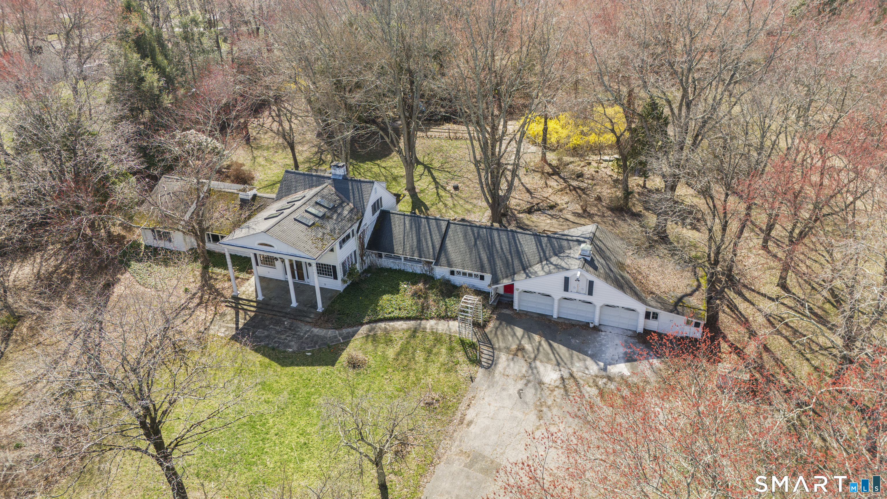 835 Monroe Turnpike