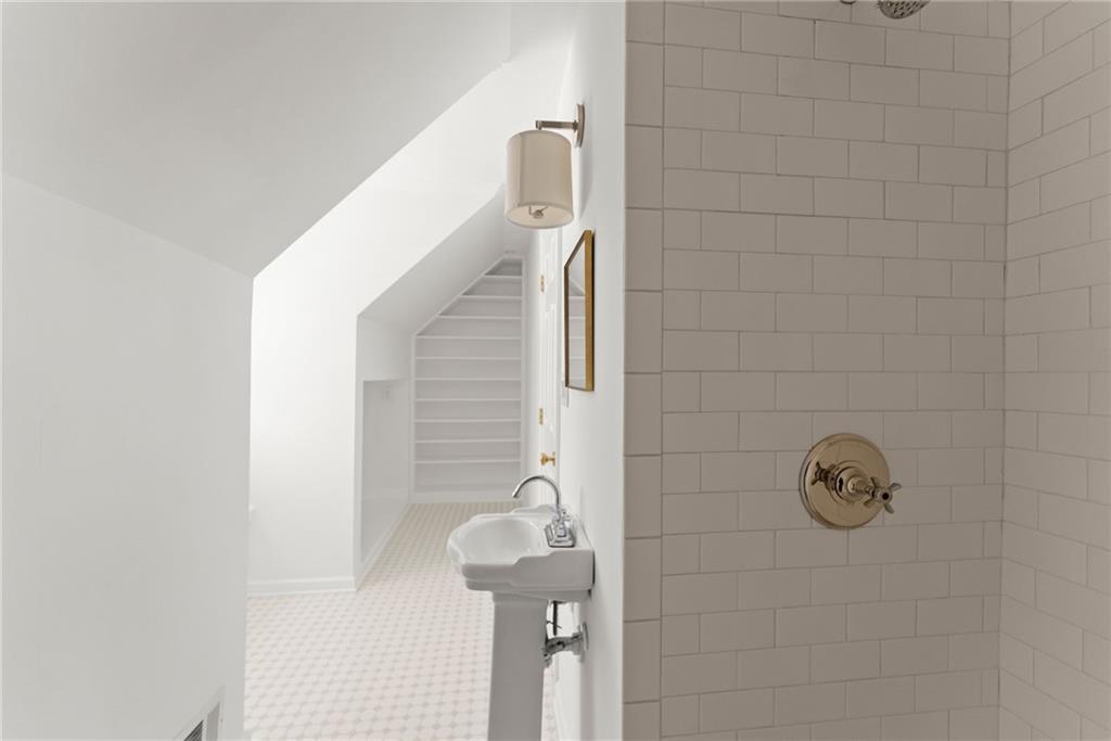 6135 White Oak Drive