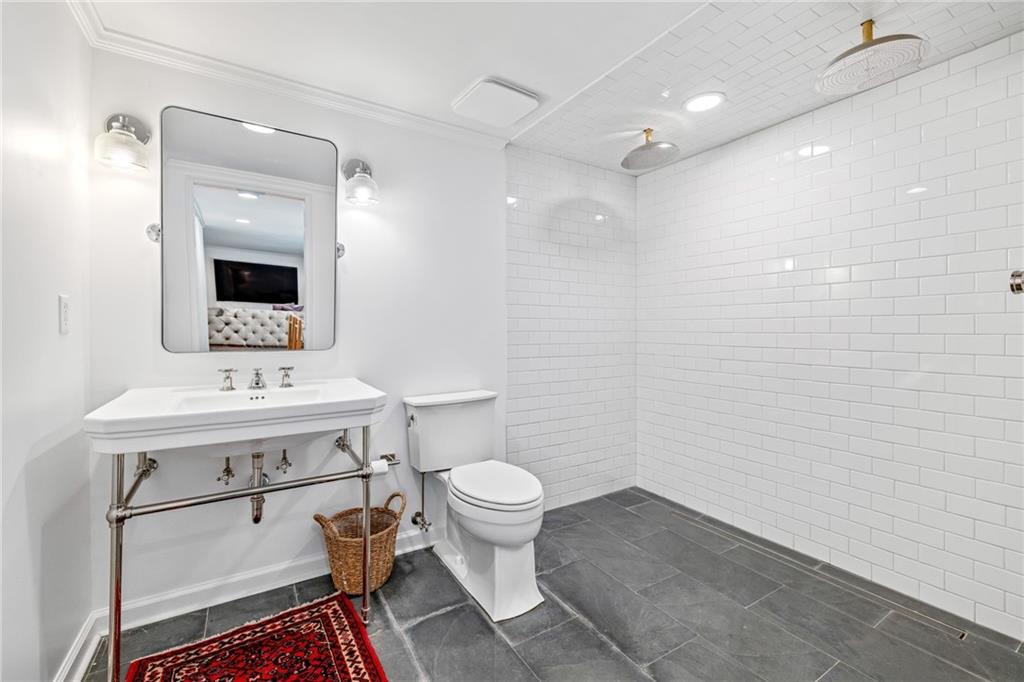 6135 White Oak Drive