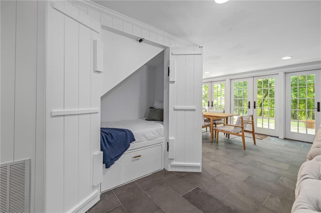 6135 White Oak Drive