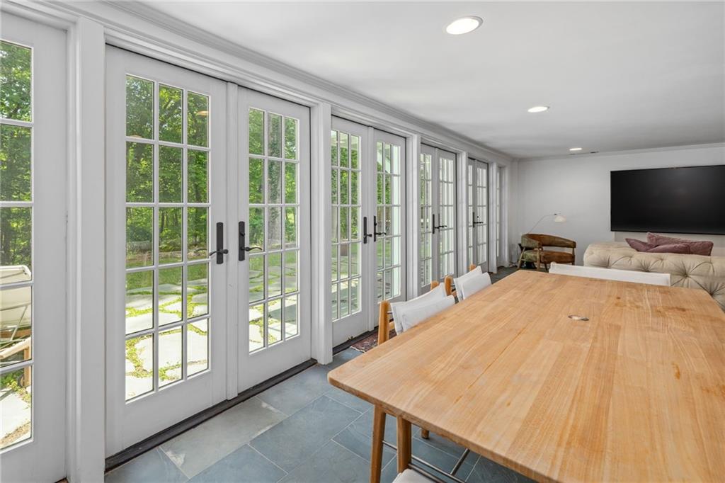 6135 White Oak Drive