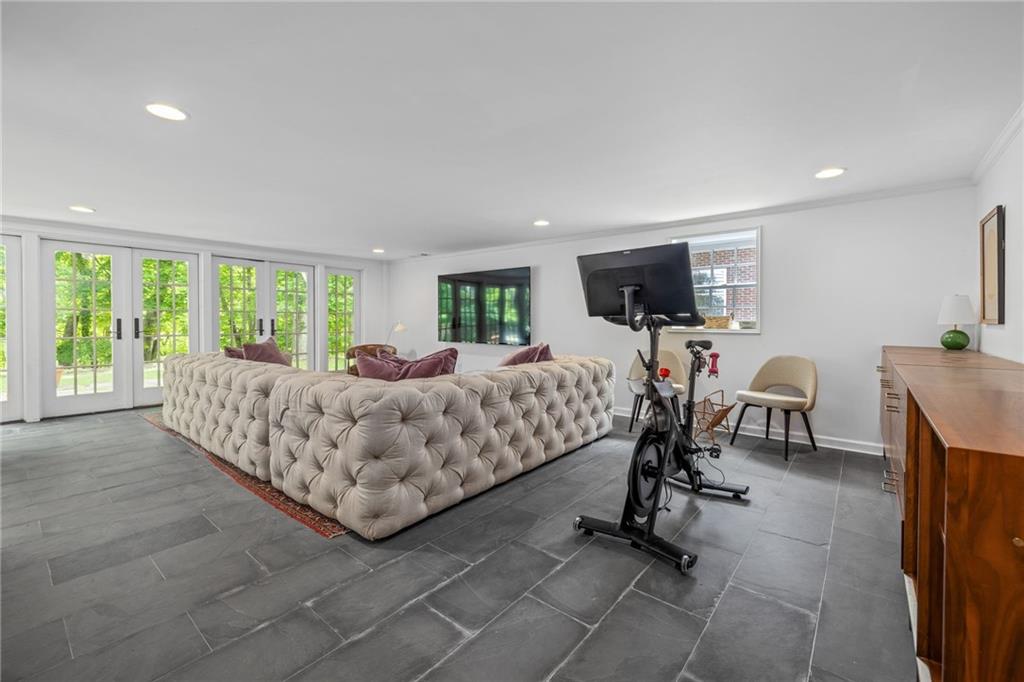 6135 White Oak Drive