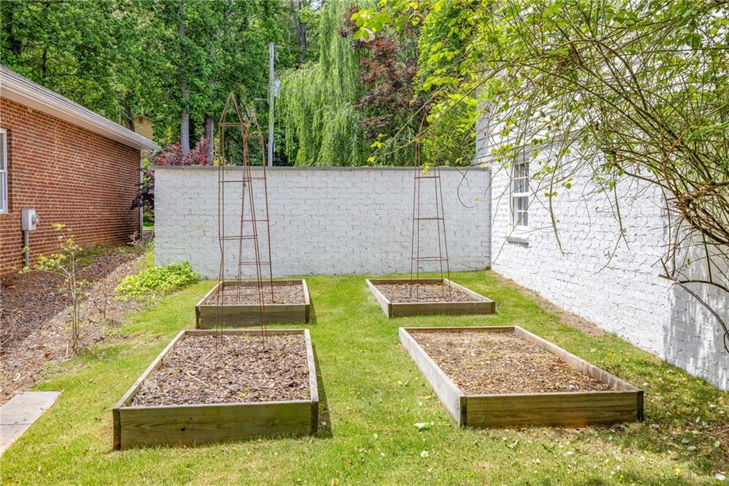 6135 White Oak Drive