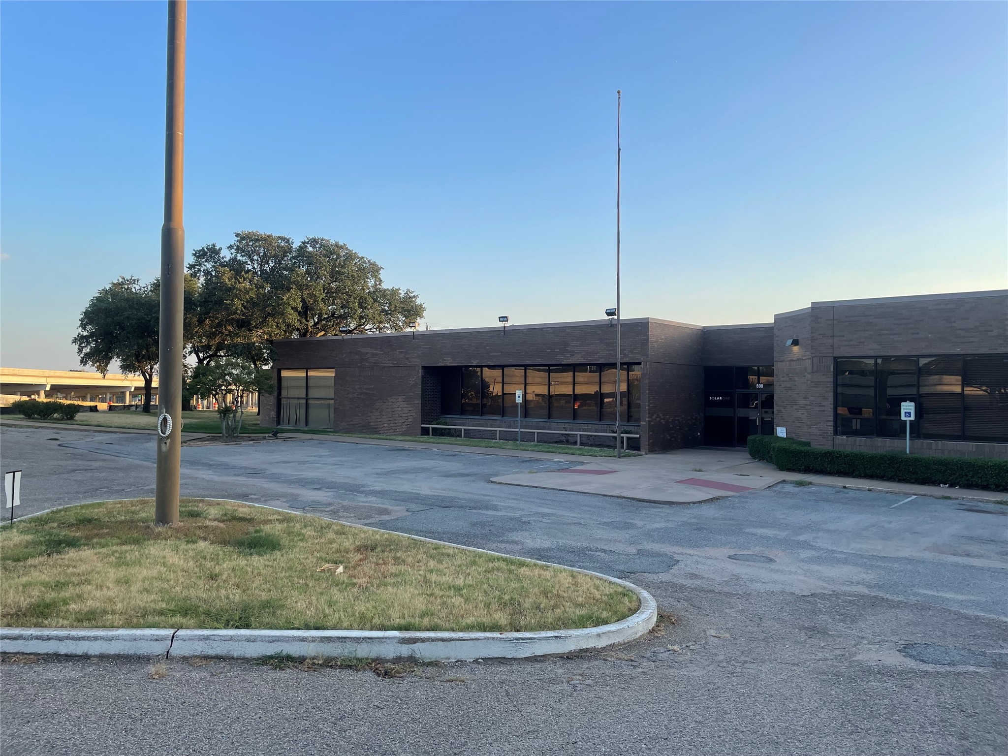 500 N Sam Rayburn Freeway