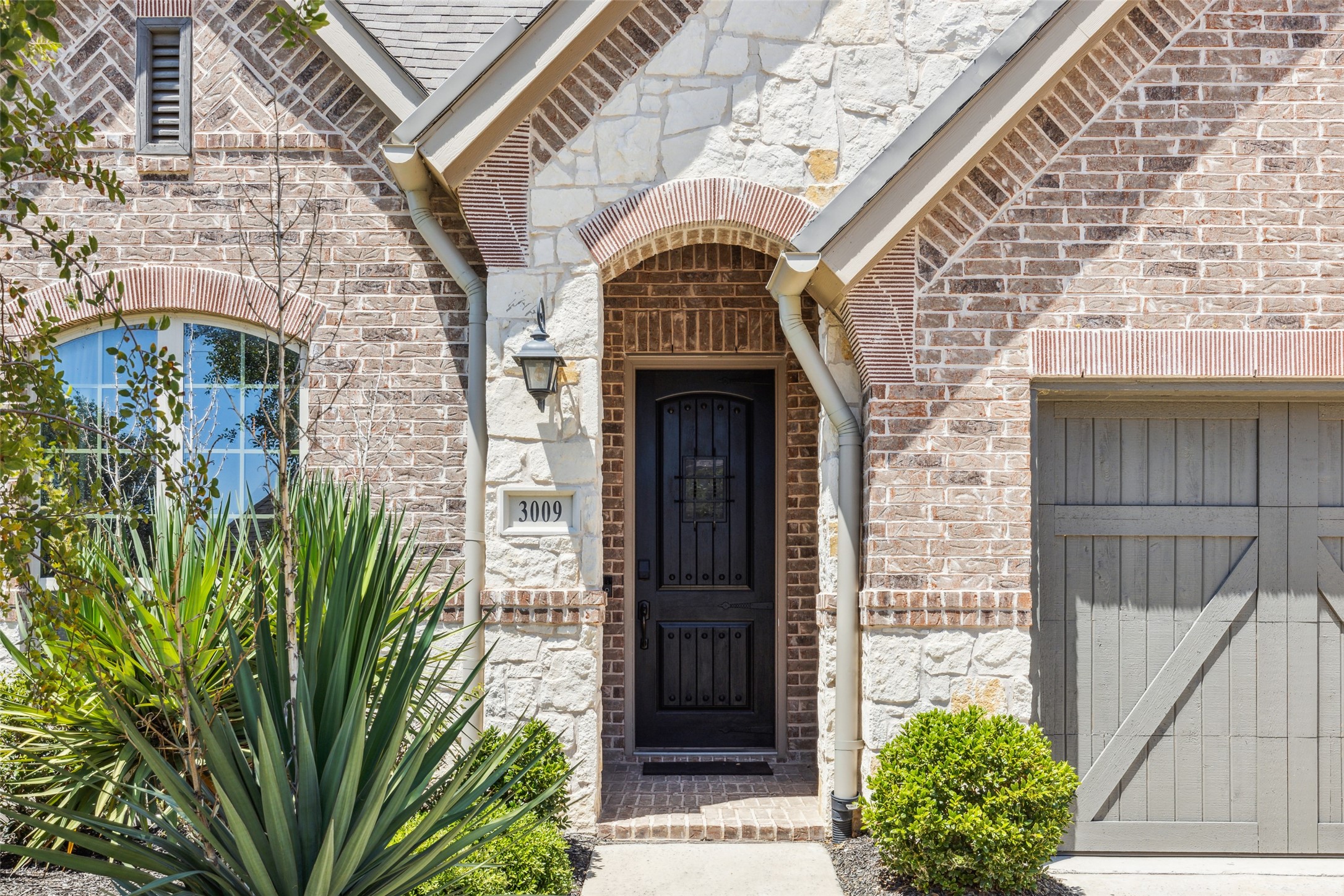 3009 Avondale