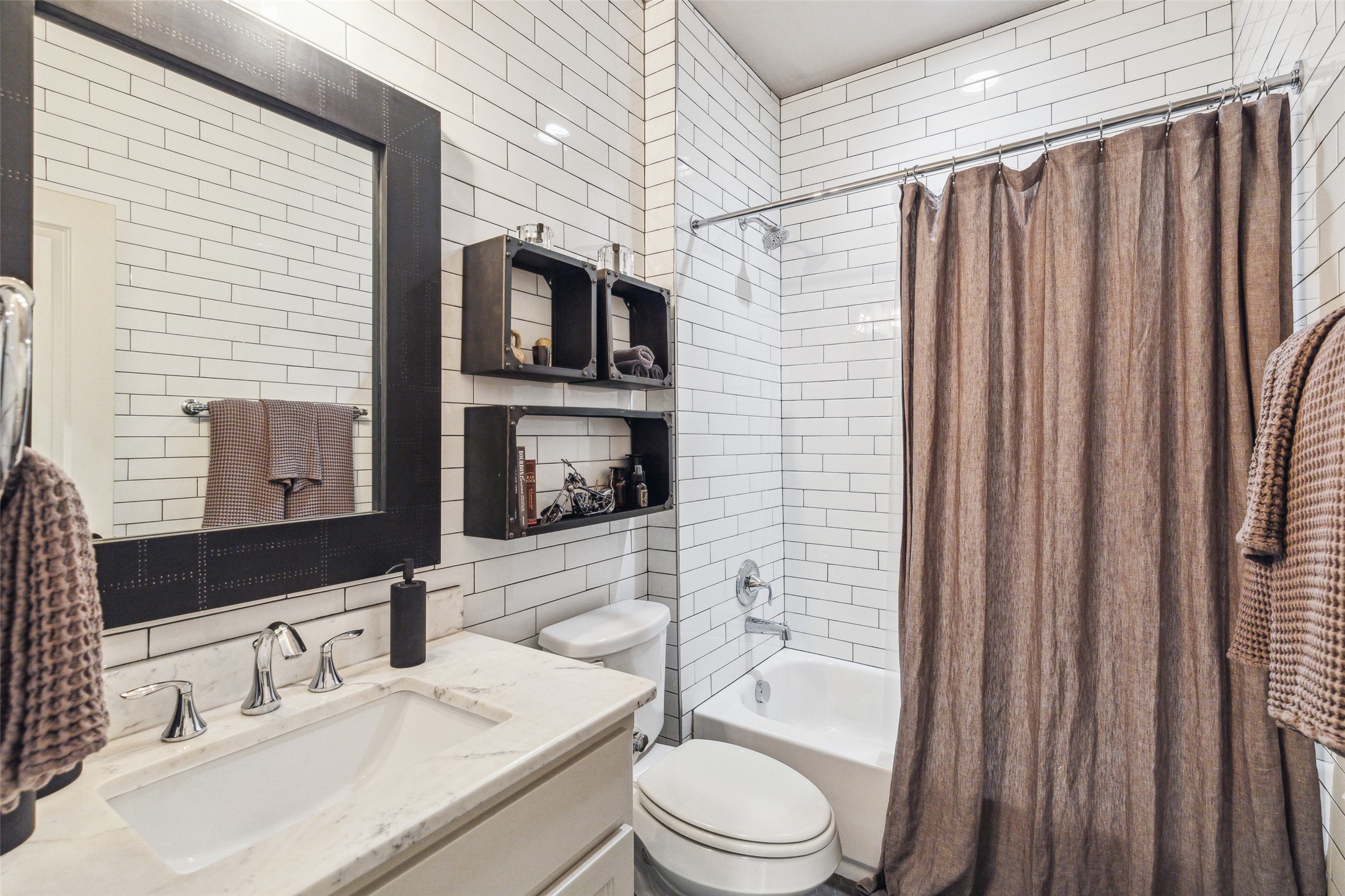 3009 Avondale