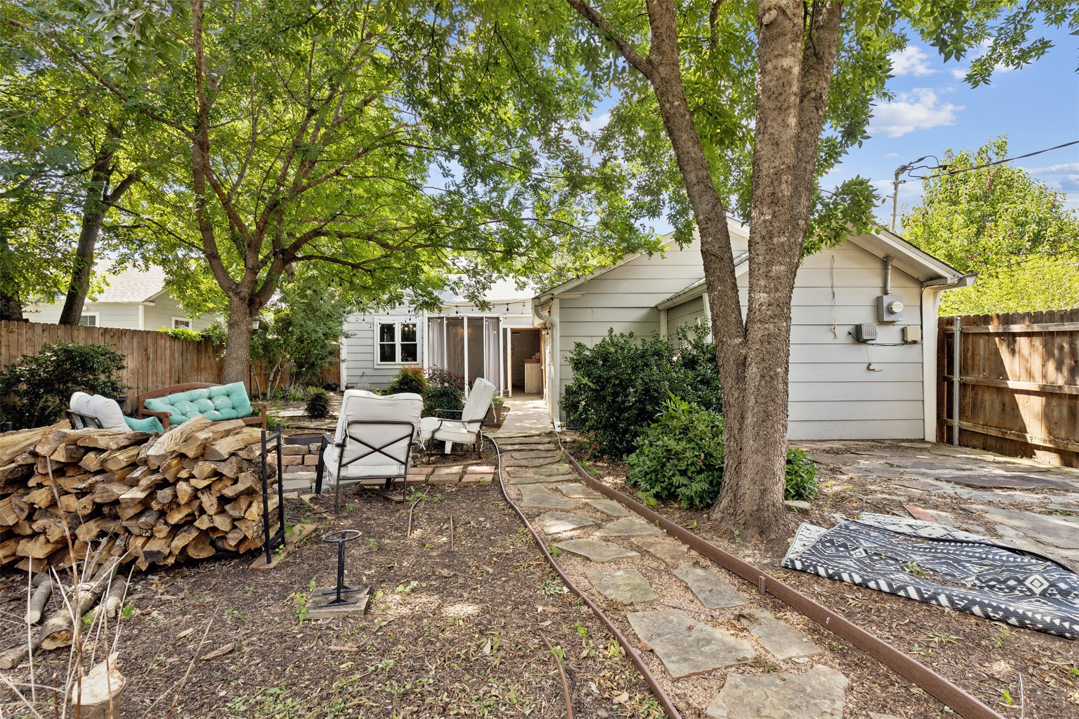 4113 Valentine Street