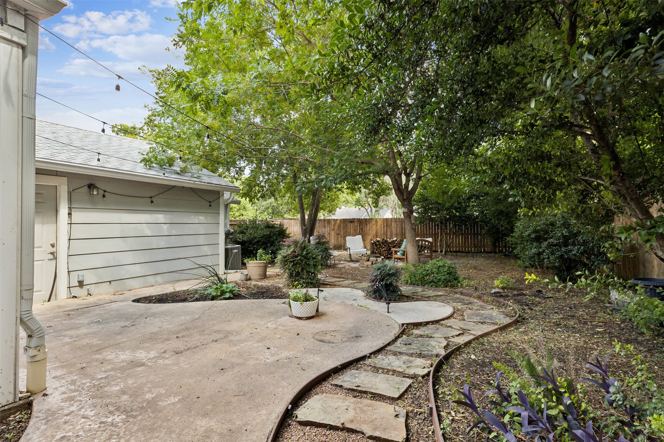 4113 Valentine Street