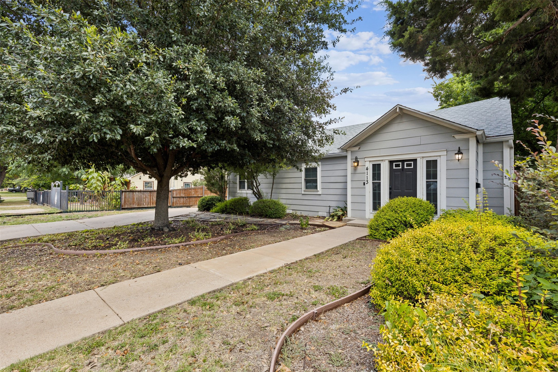 4113 Valentine Street