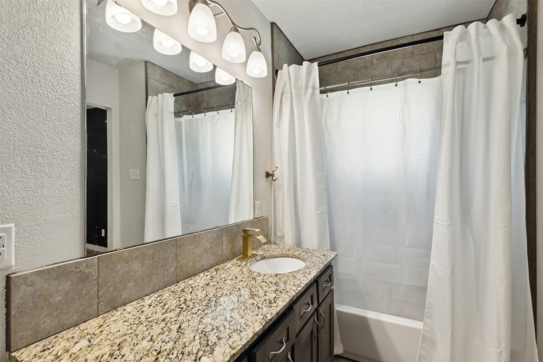 4113 Valentine Street