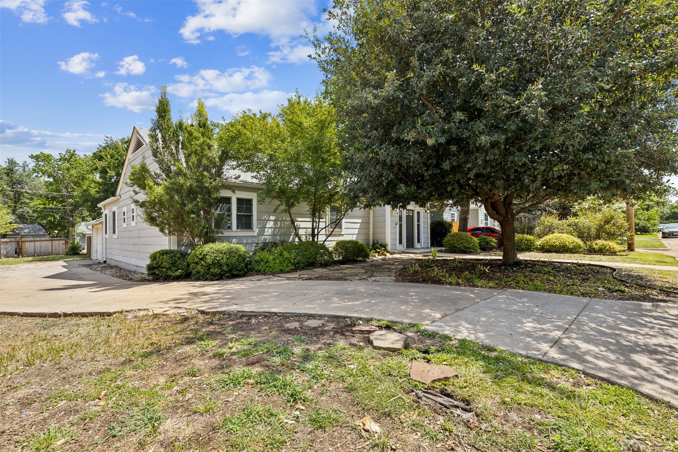 4113 Valentine Street