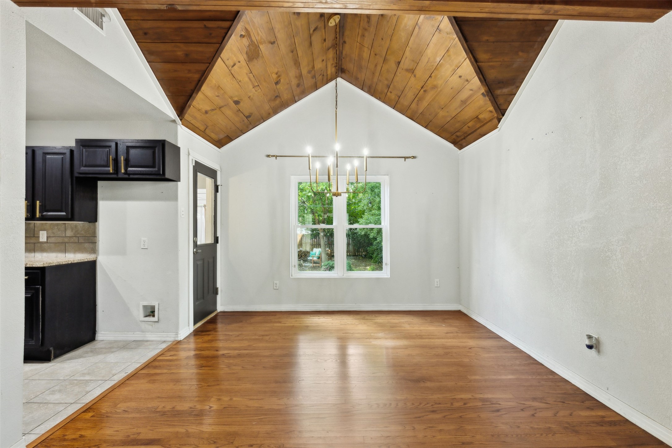 4113 Valentine Street