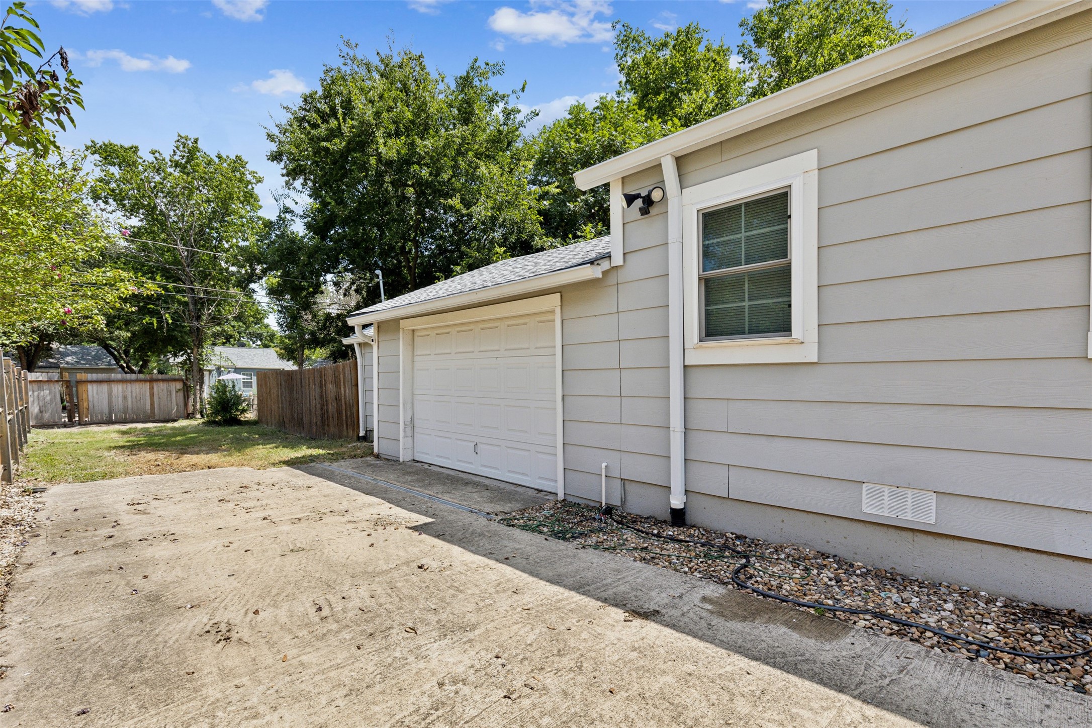 4113 Valentine Street