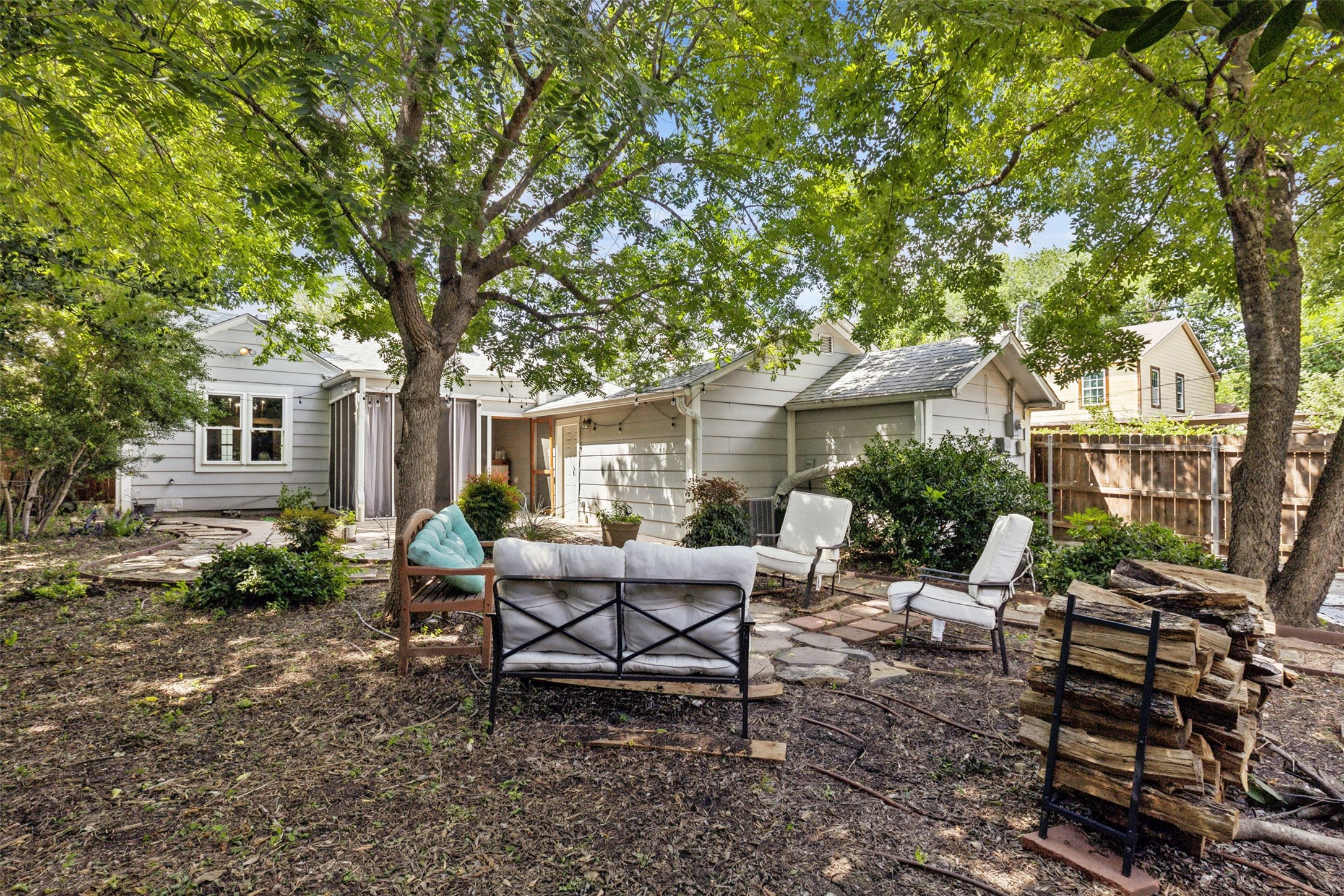 4113 Valentine Street