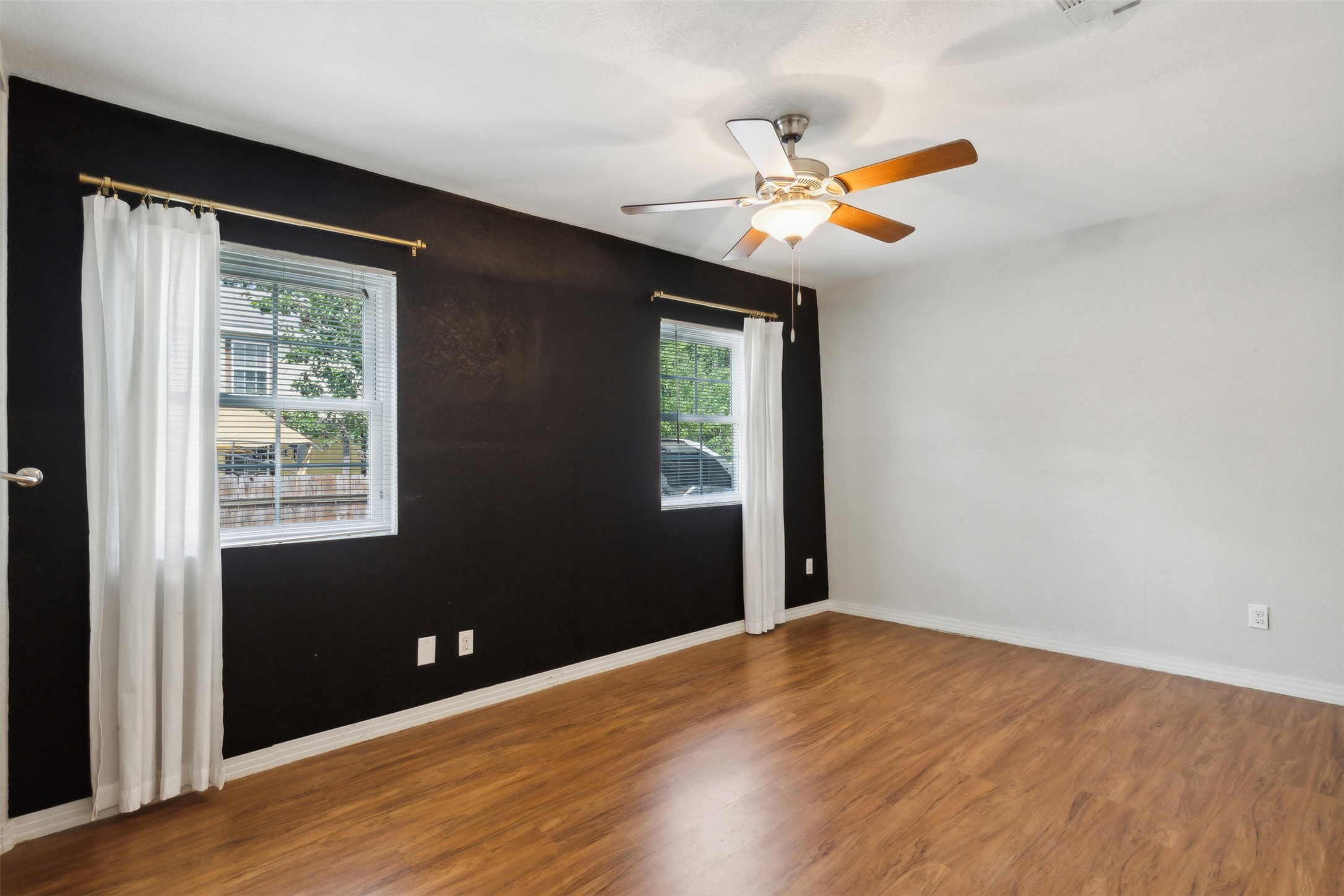 4113 Valentine Street