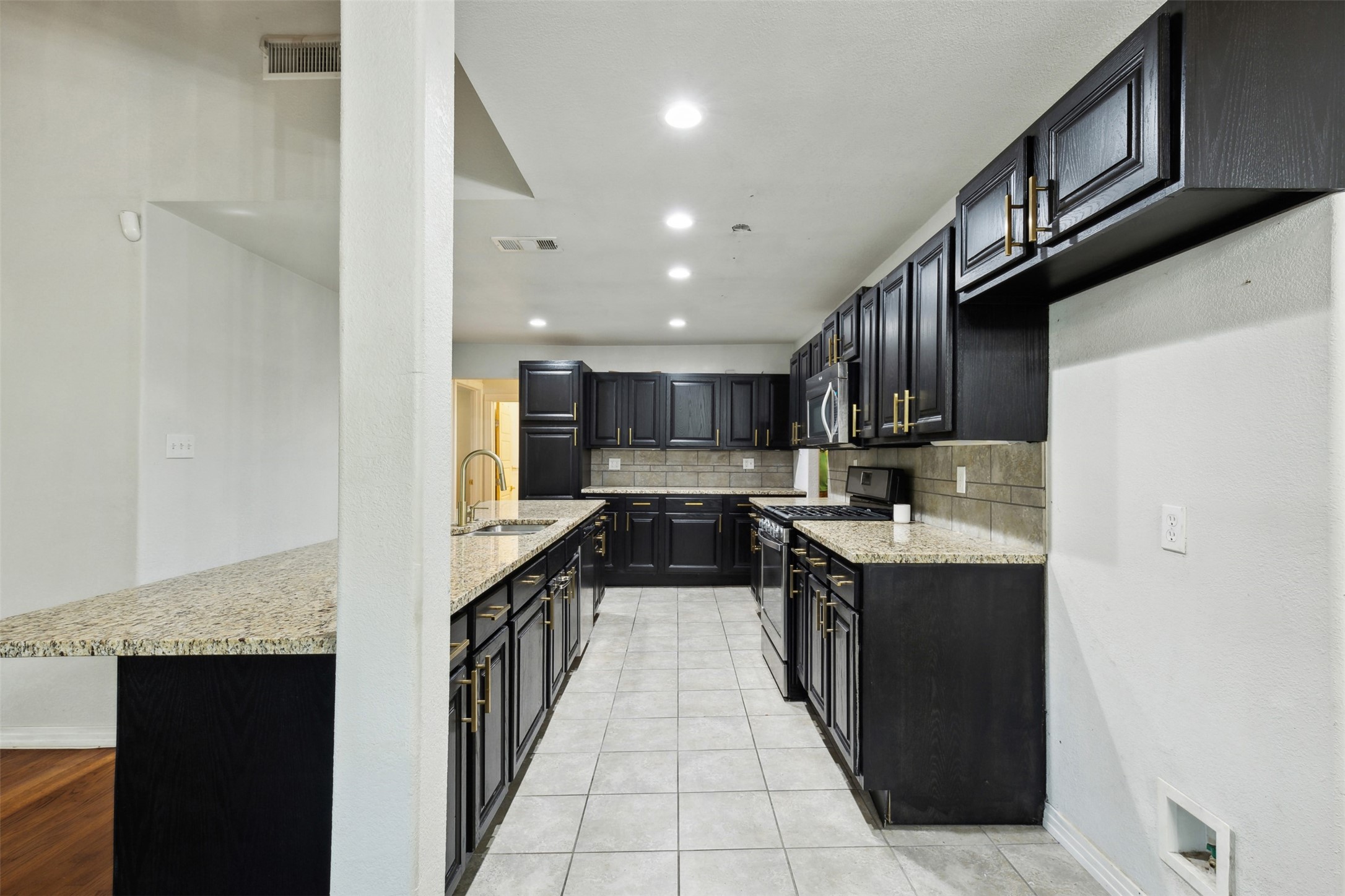 4113 Valentine Street