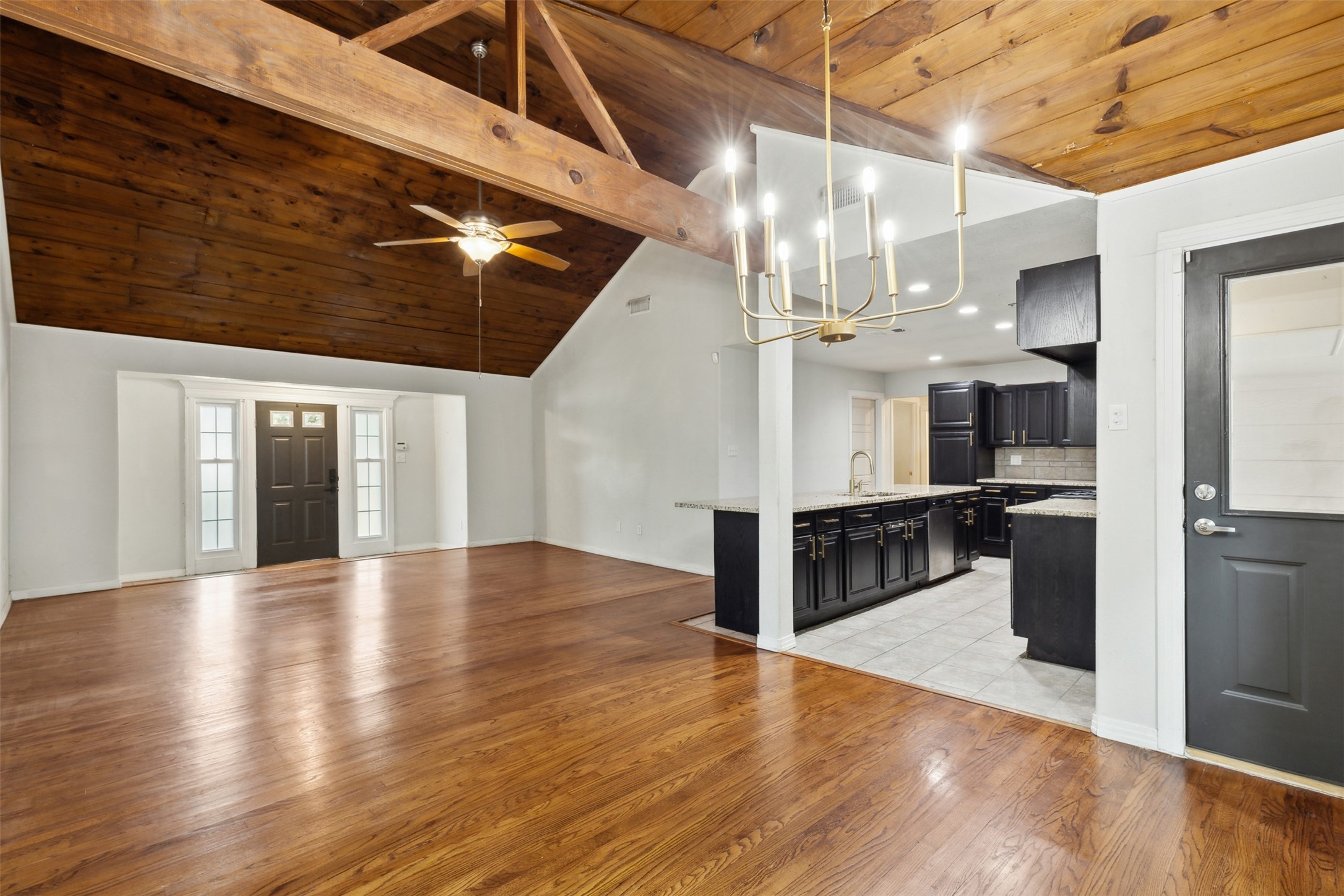 4113 Valentine Street