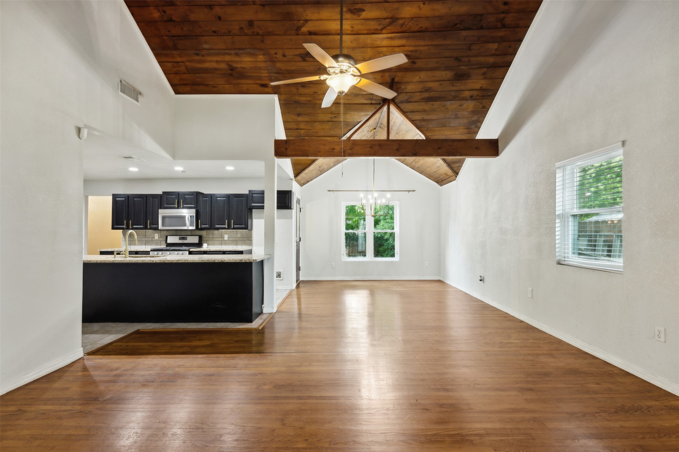 4113 Valentine Street