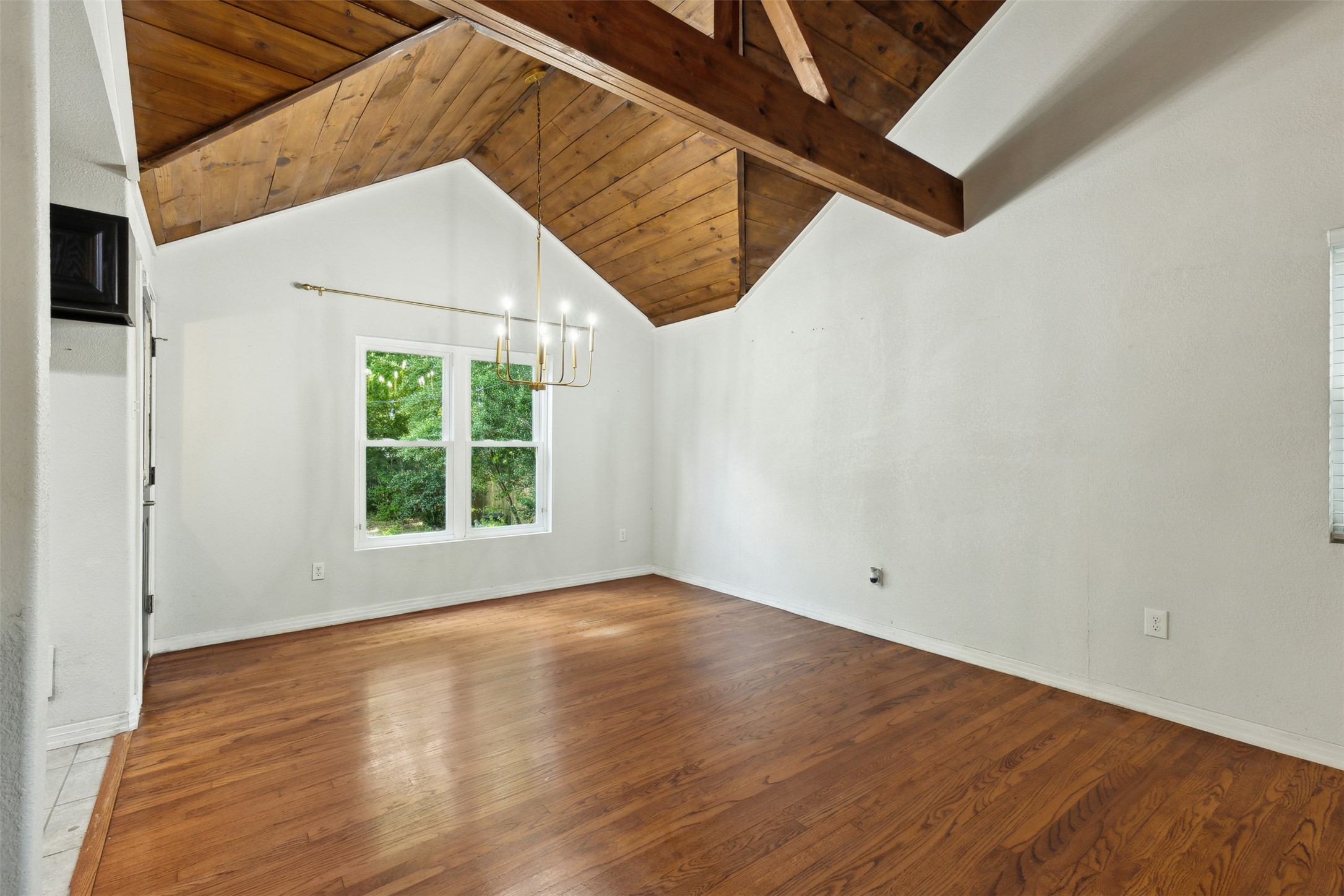 4113 Valentine Street