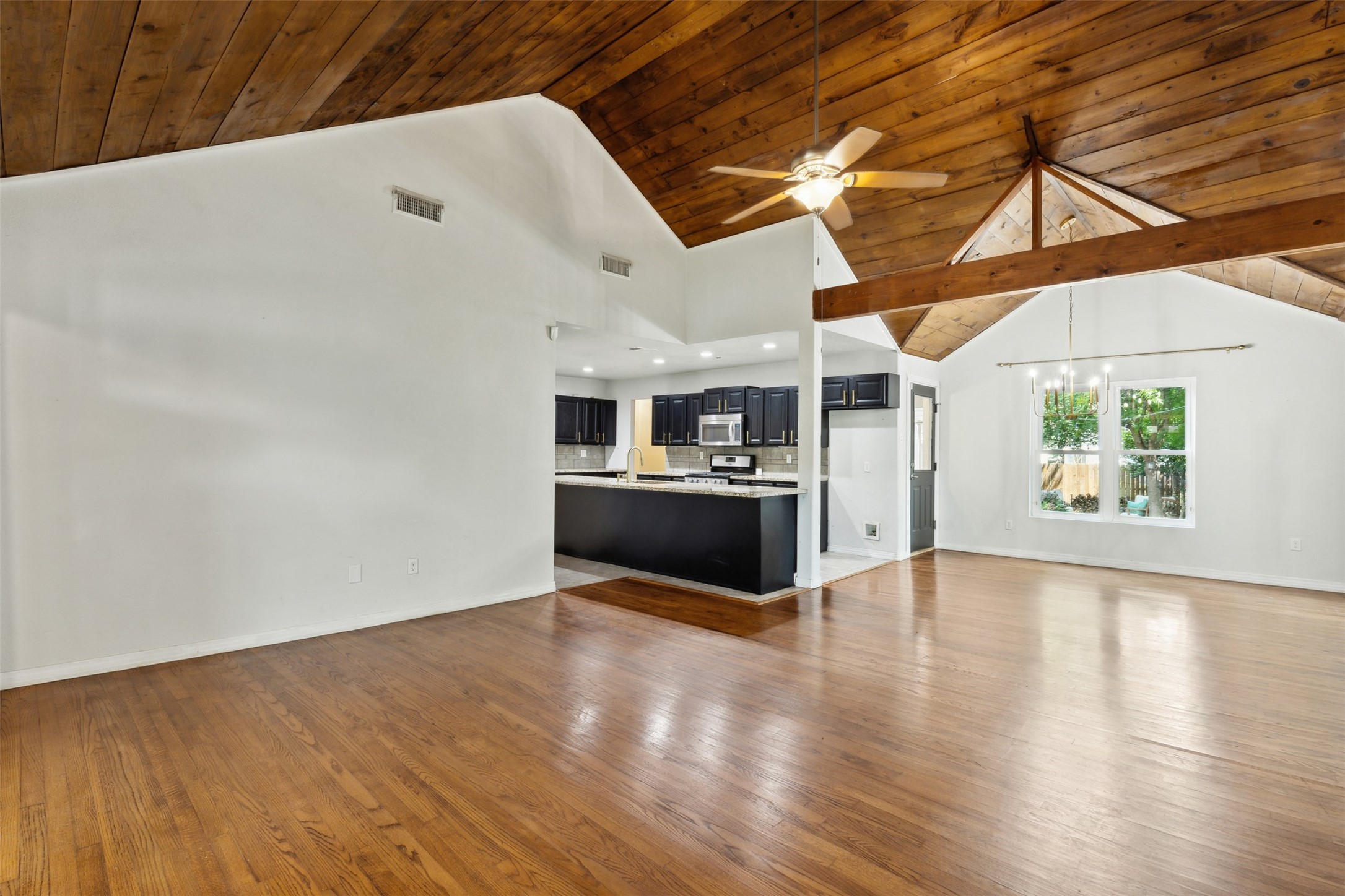 4113 Valentine Street