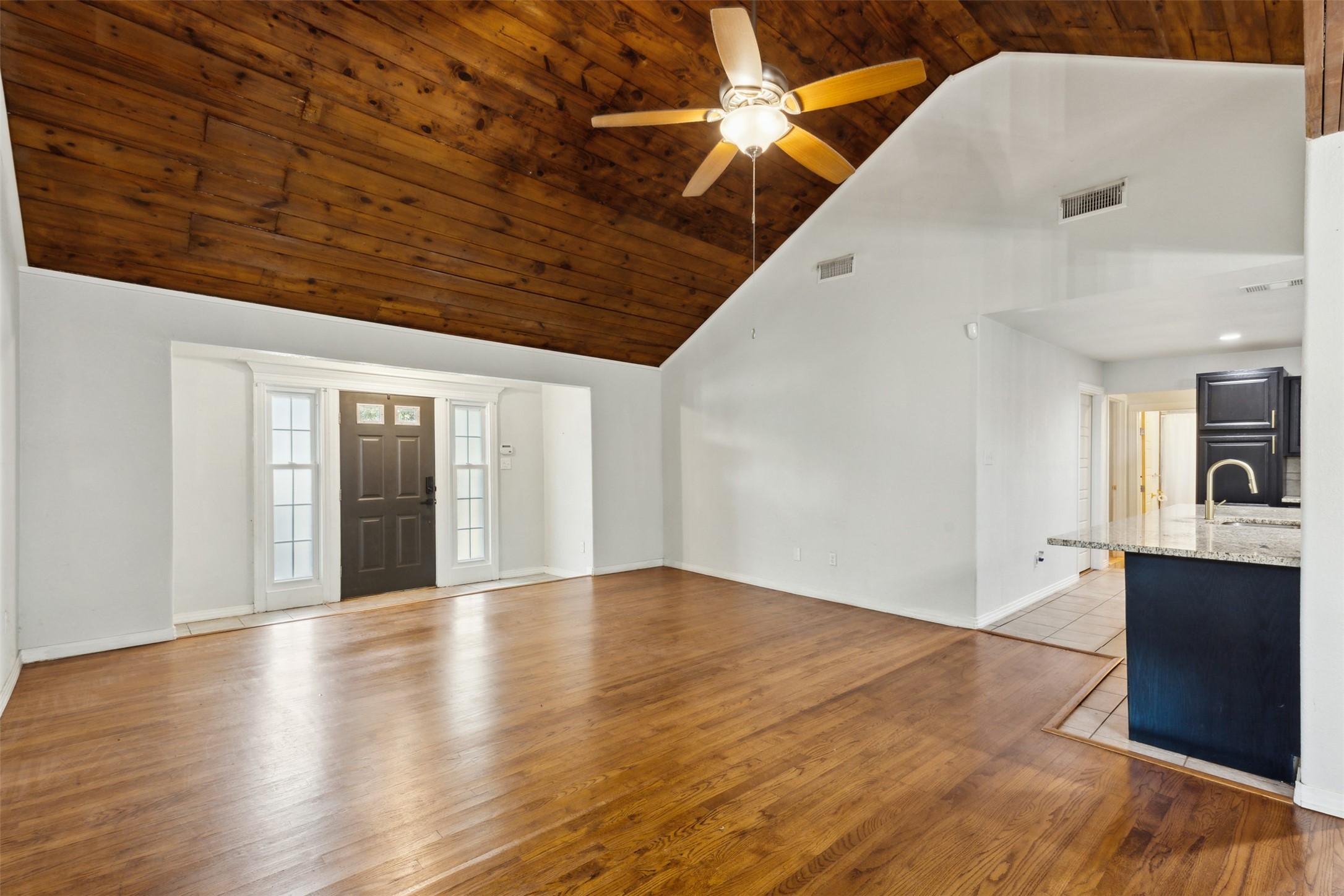 4113 Valentine Street