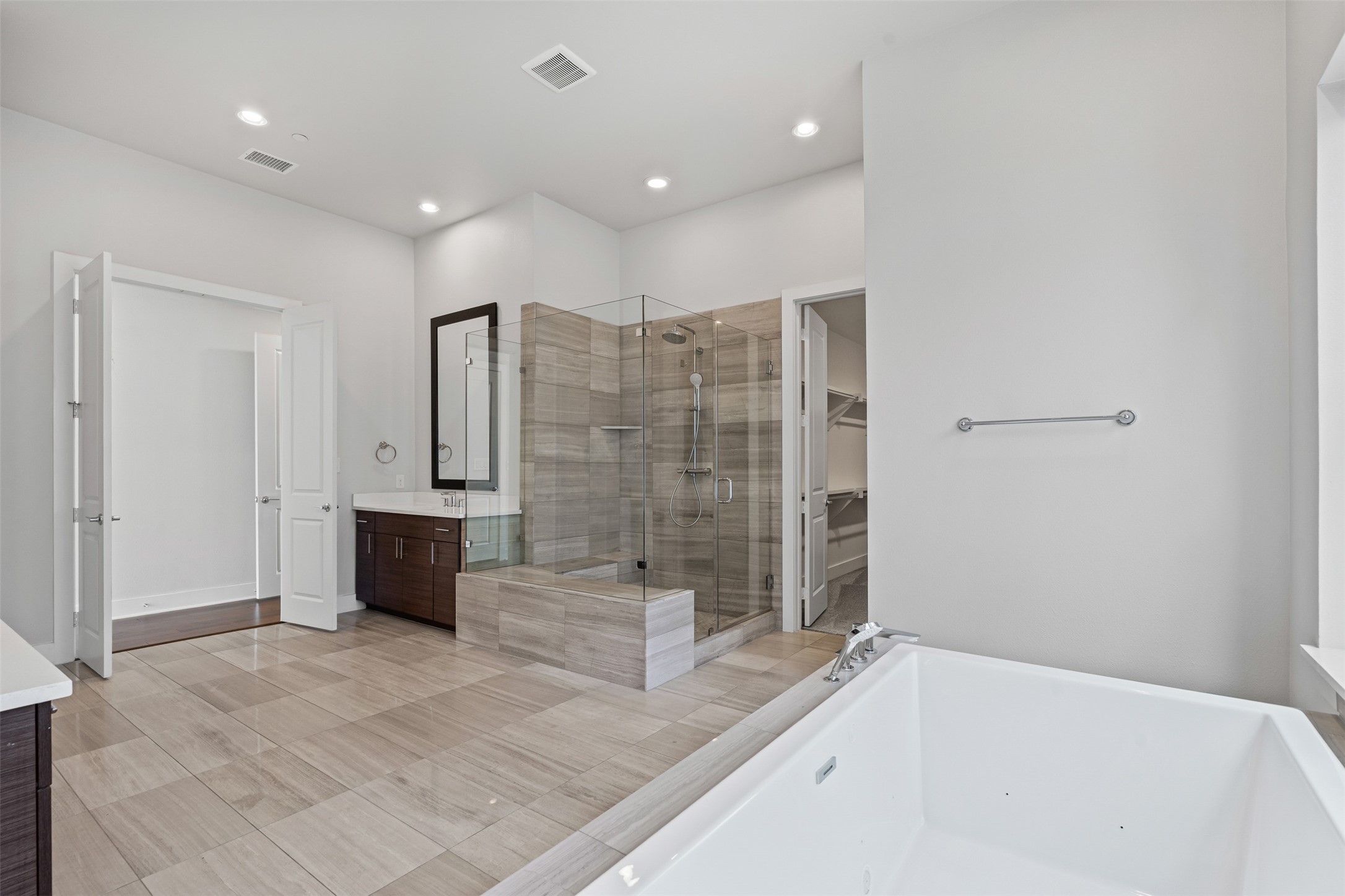 381 E Greenbriar Lane 501