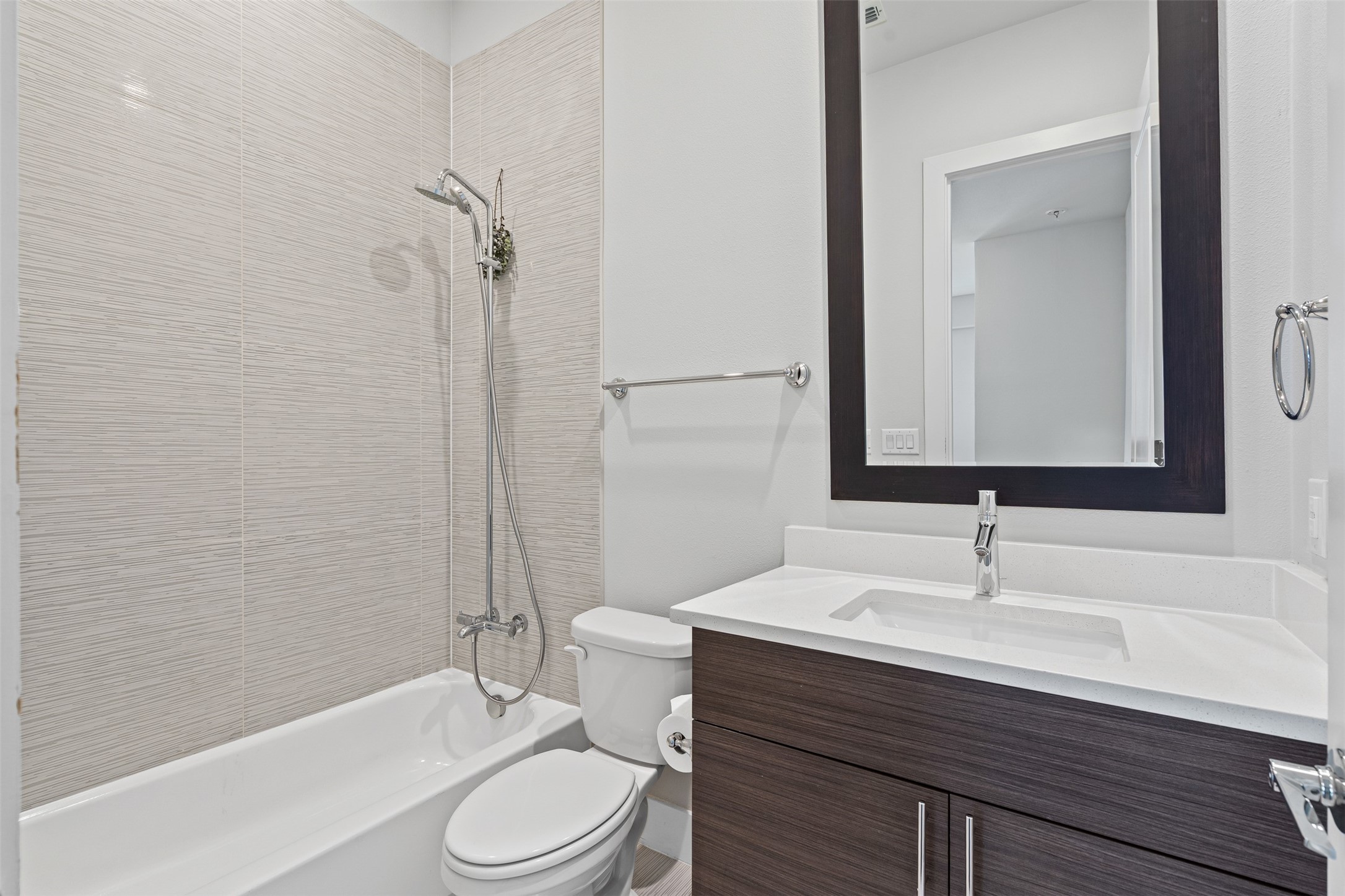 381 E Greenbriar Lane 501