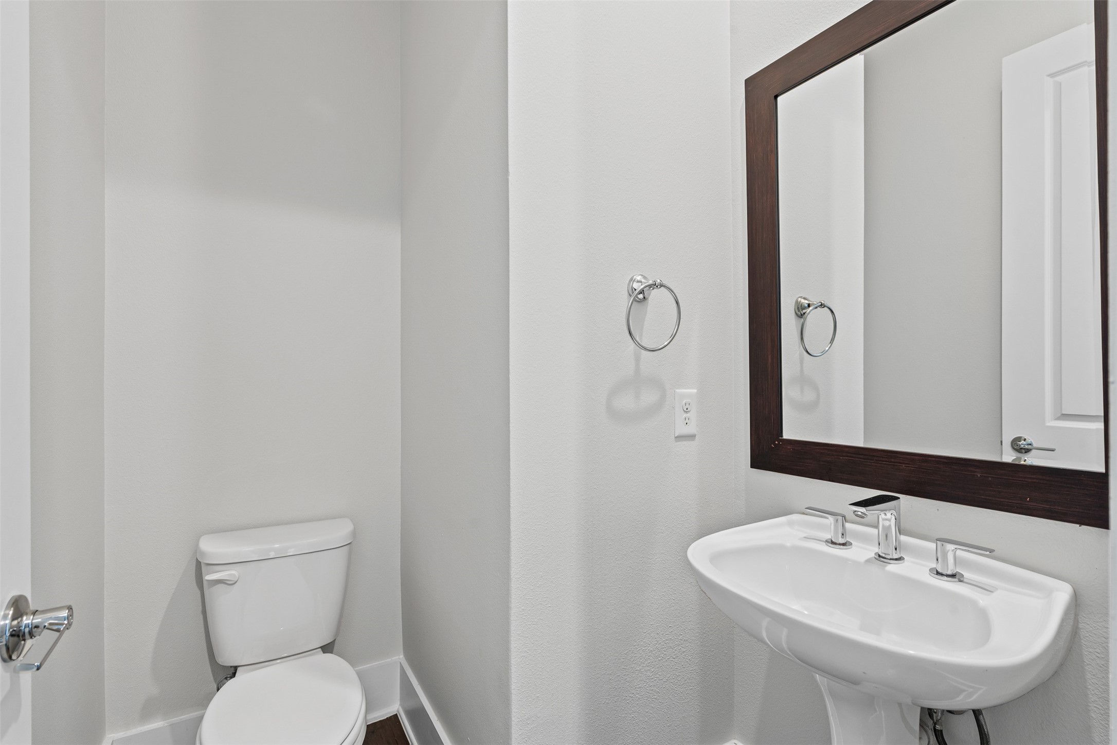 381 E Greenbriar Lane 501