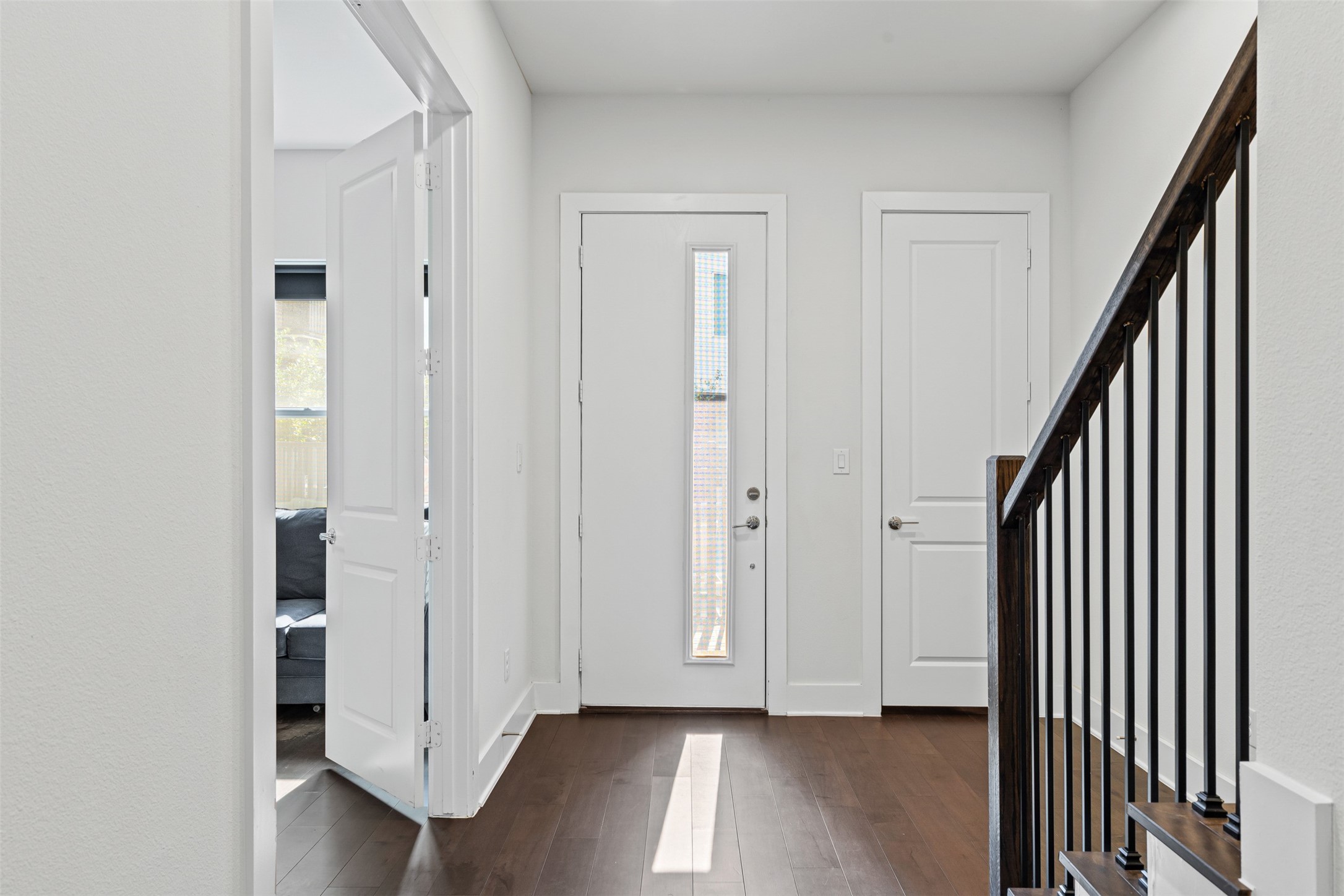 381 E Greenbriar Lane 501