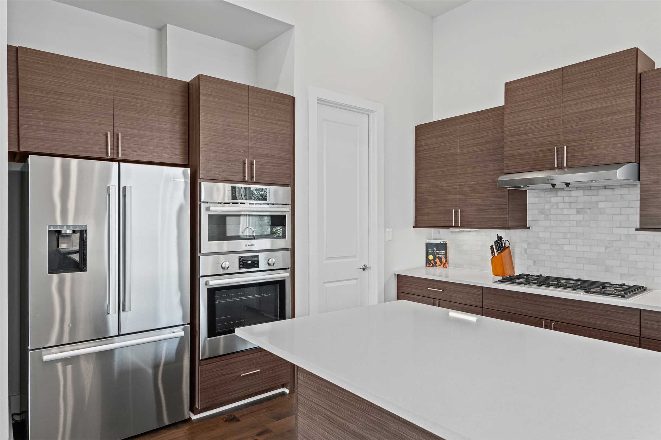 381 E Greenbriar Lane 501