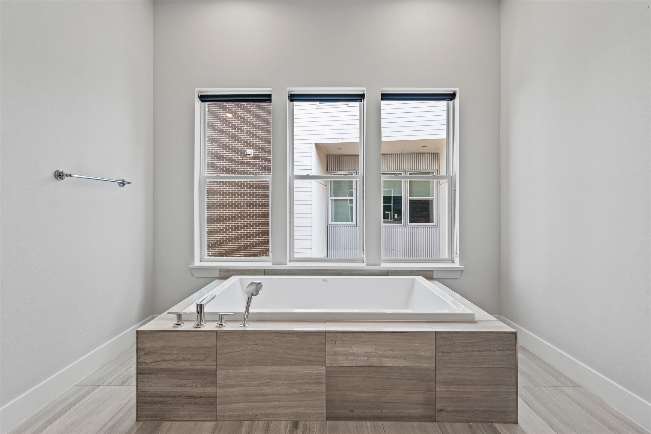 381 E Greenbriar Lane 501