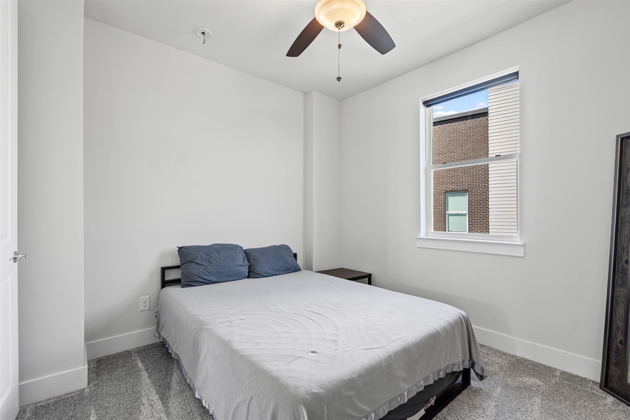 381 E Greenbriar Lane 501