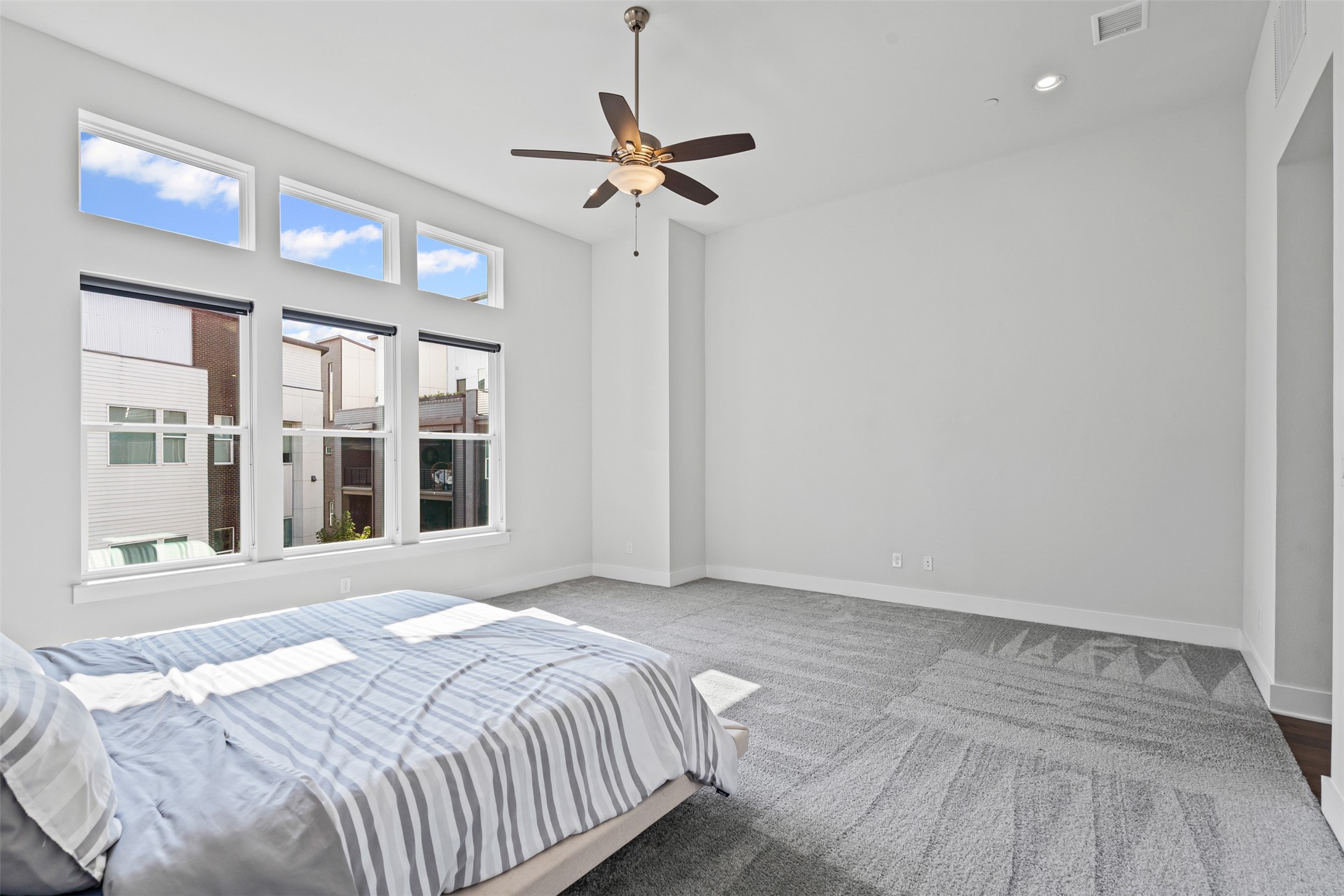 381 E Greenbriar Lane 501