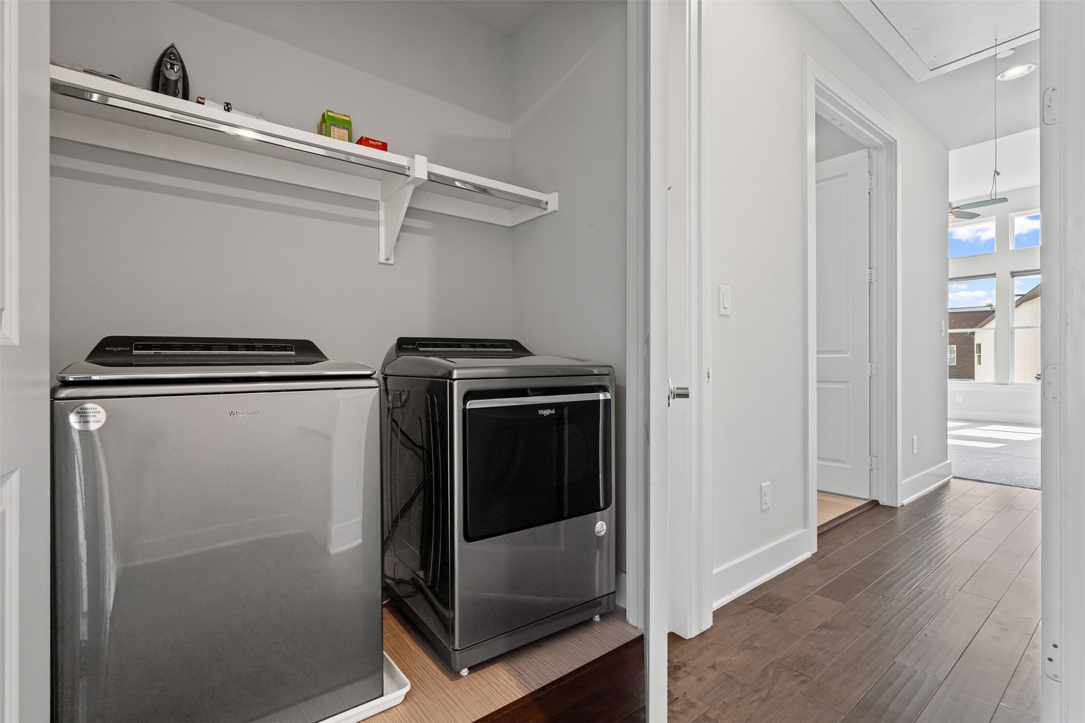 381 E Greenbriar Lane 501