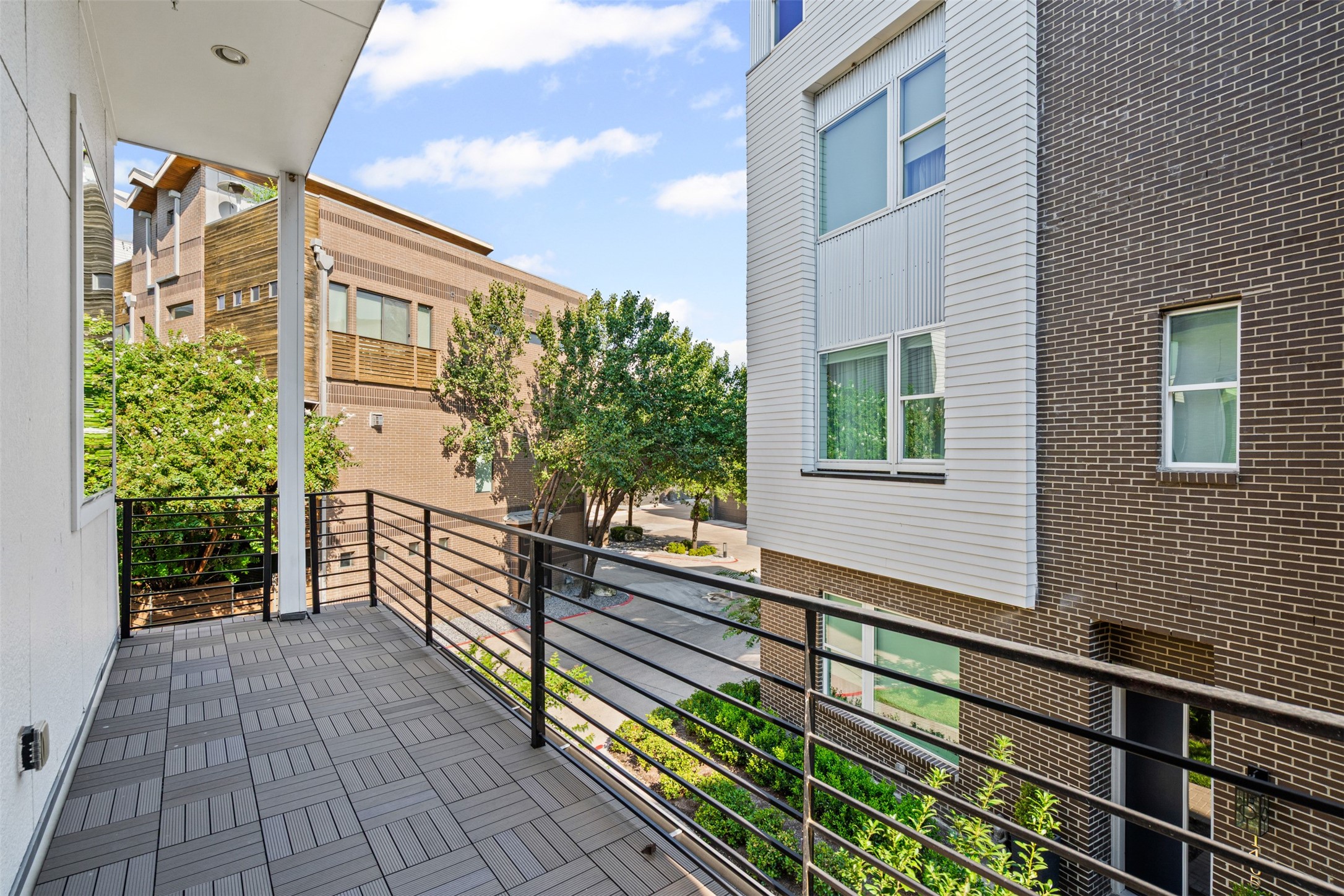 381 E Greenbriar Lane 501