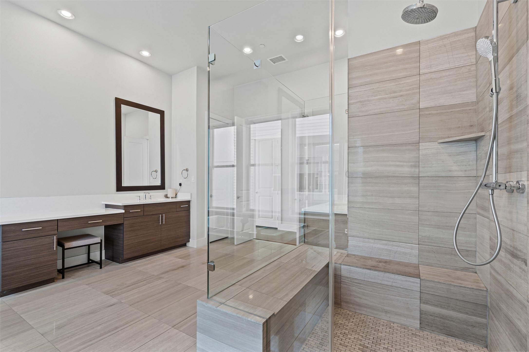 381 E Greenbriar Lane 501