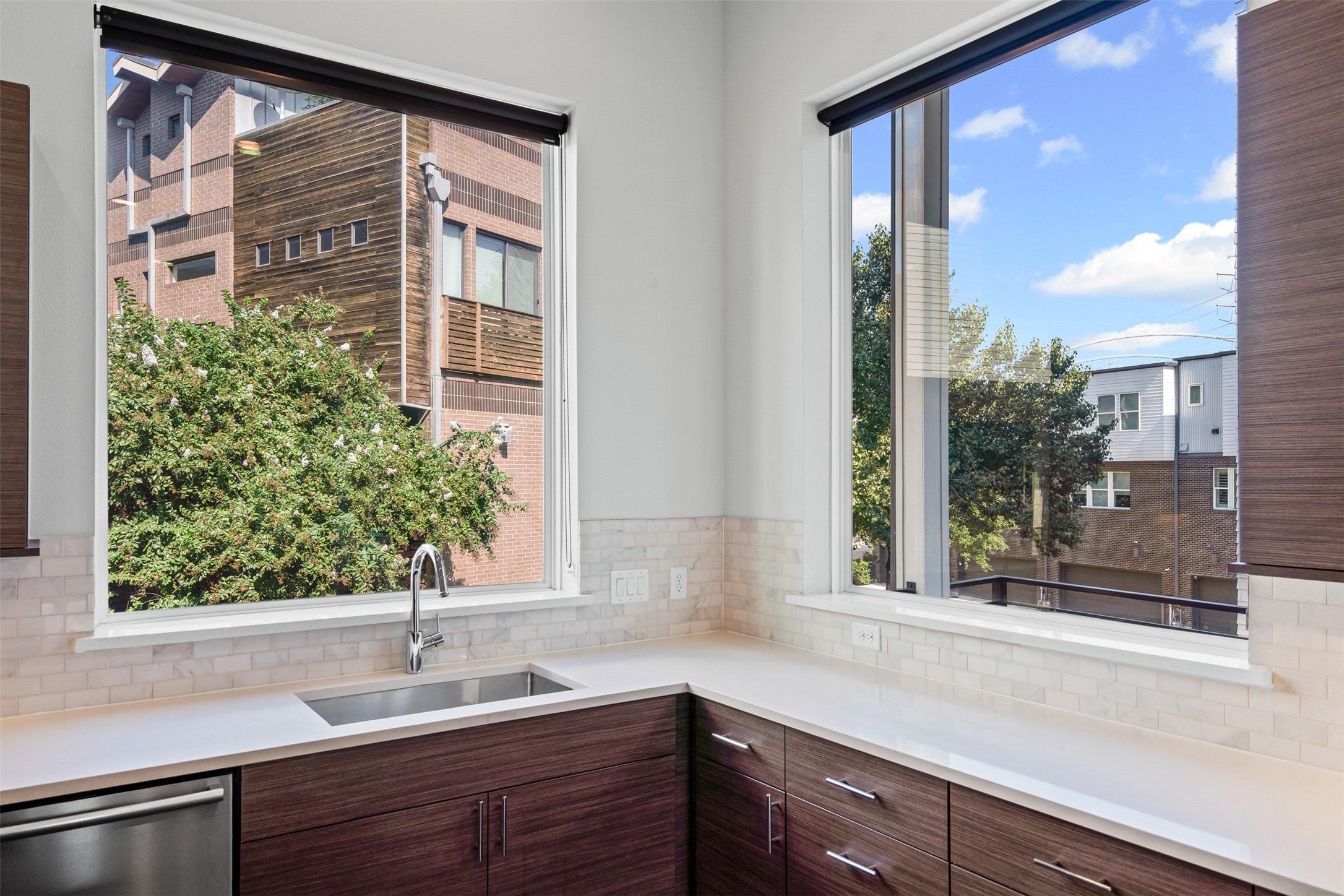 381 E Greenbriar Lane 501