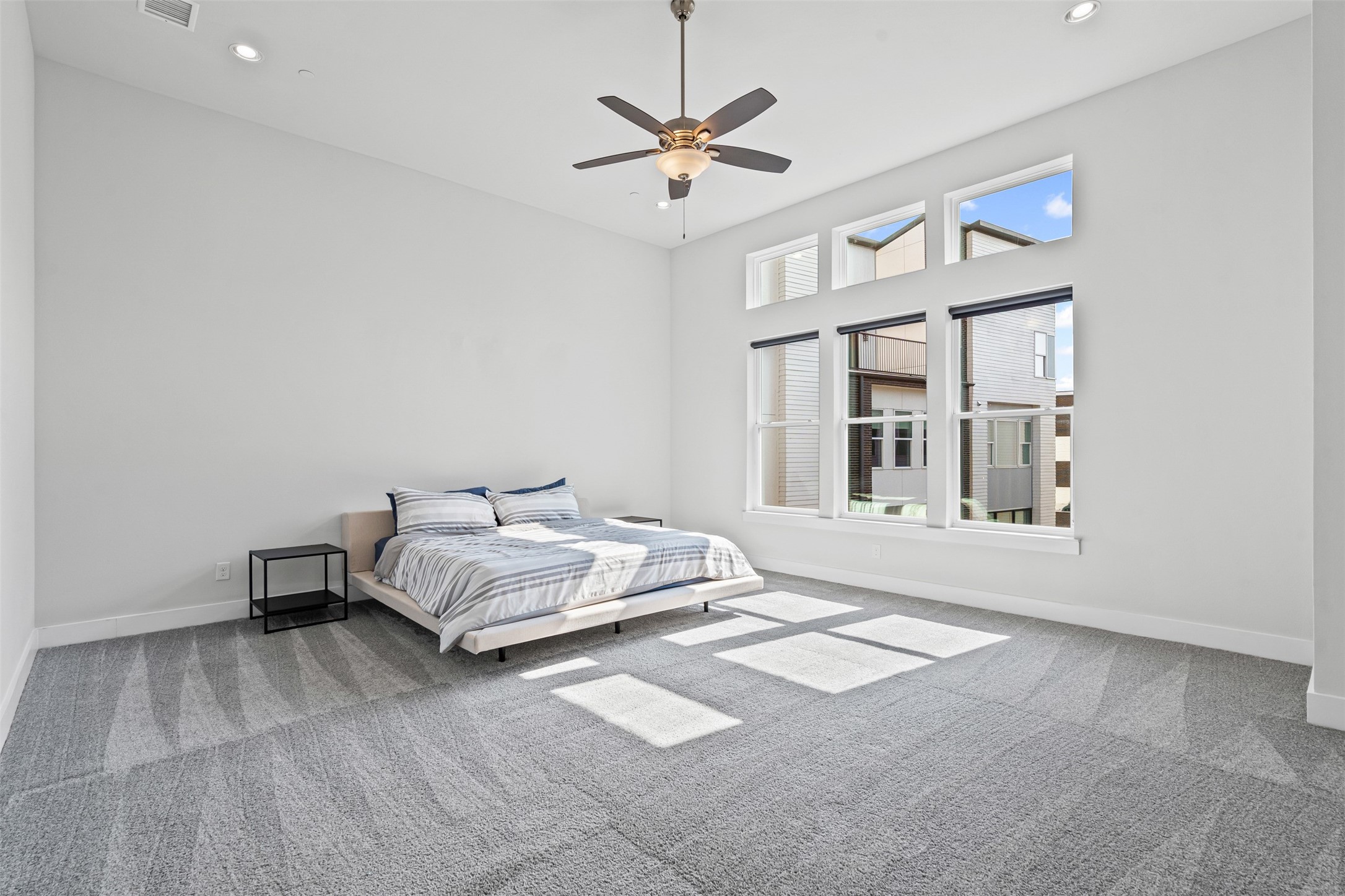 381 E Greenbriar Lane 501