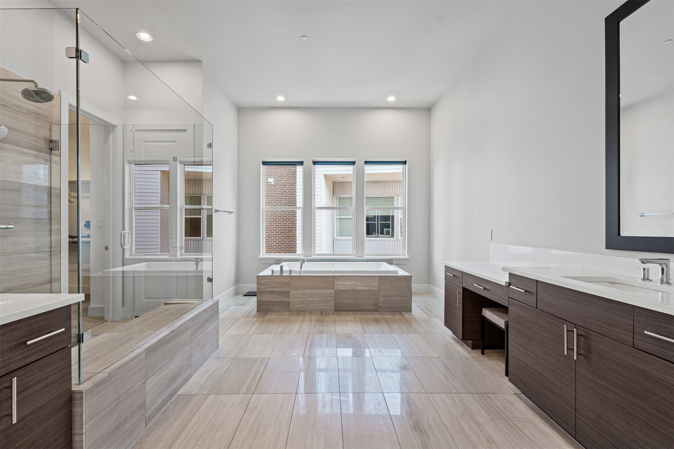 381 E Greenbriar Lane 501