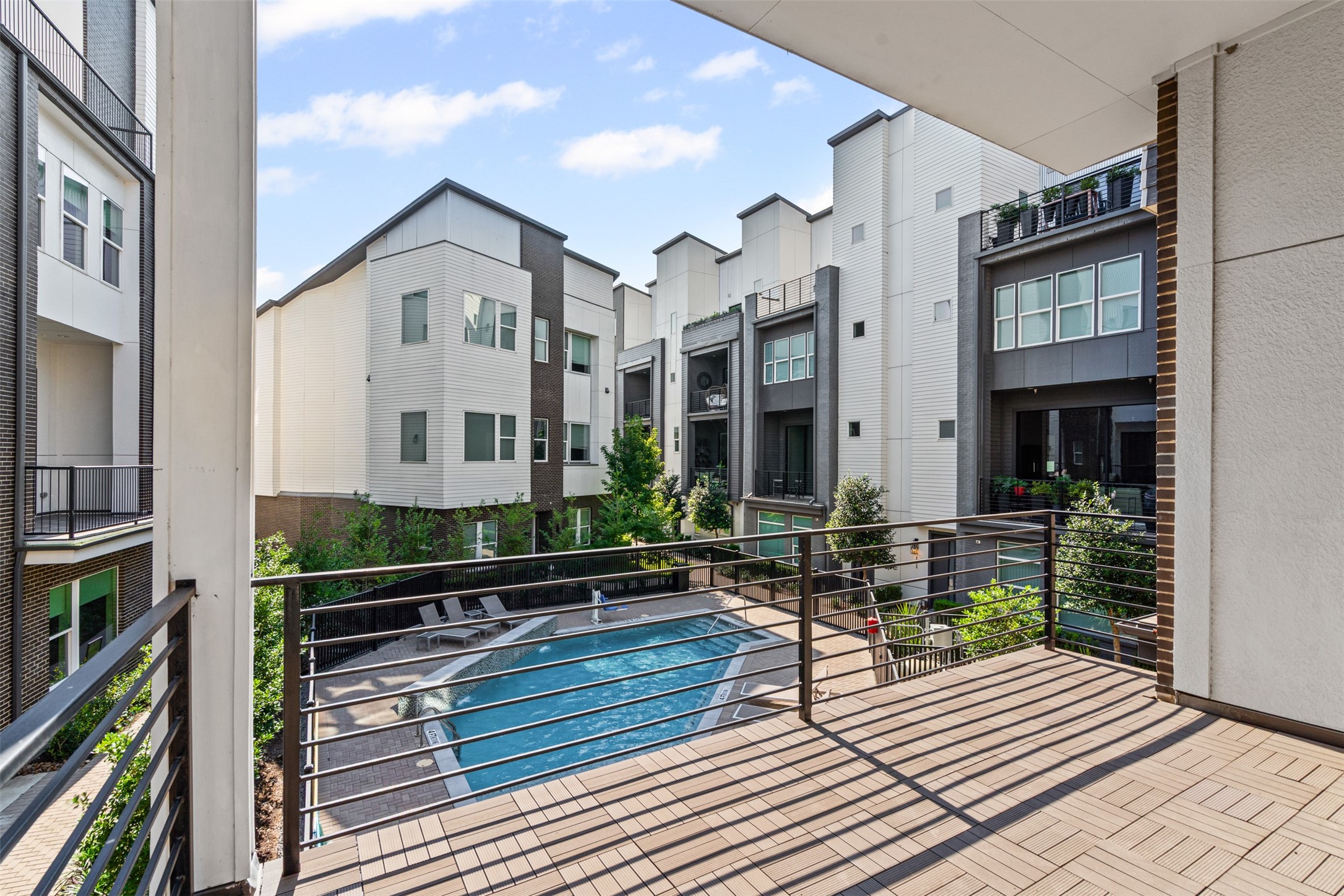 381 E Greenbriar Lane 501