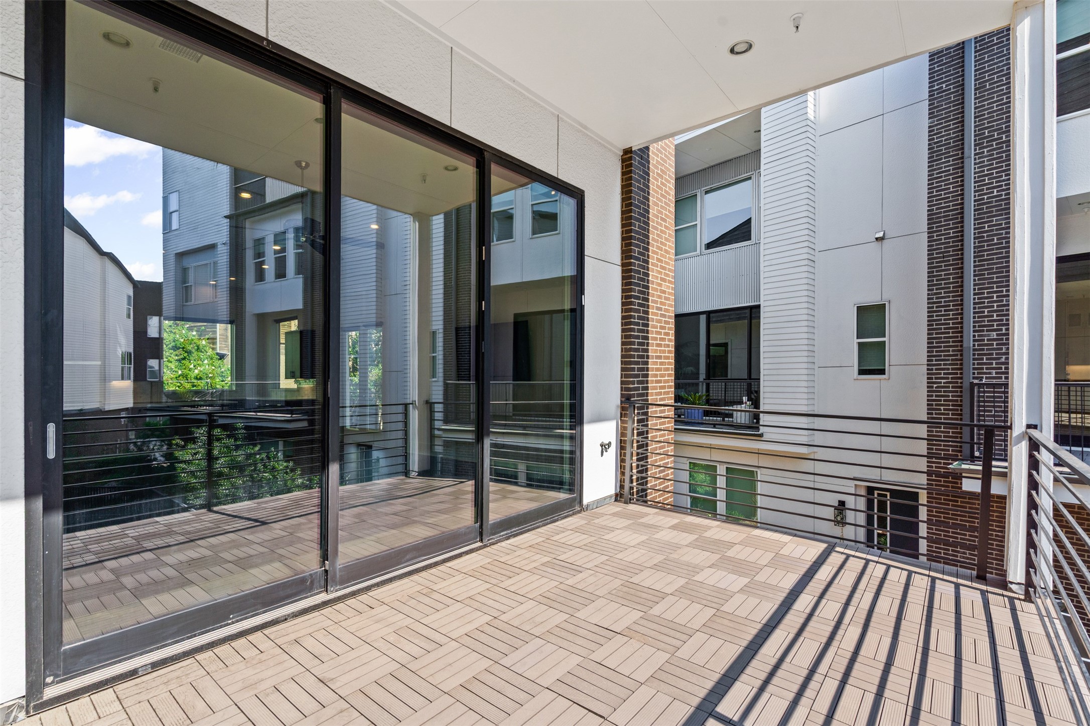 381 E Greenbriar Lane 501