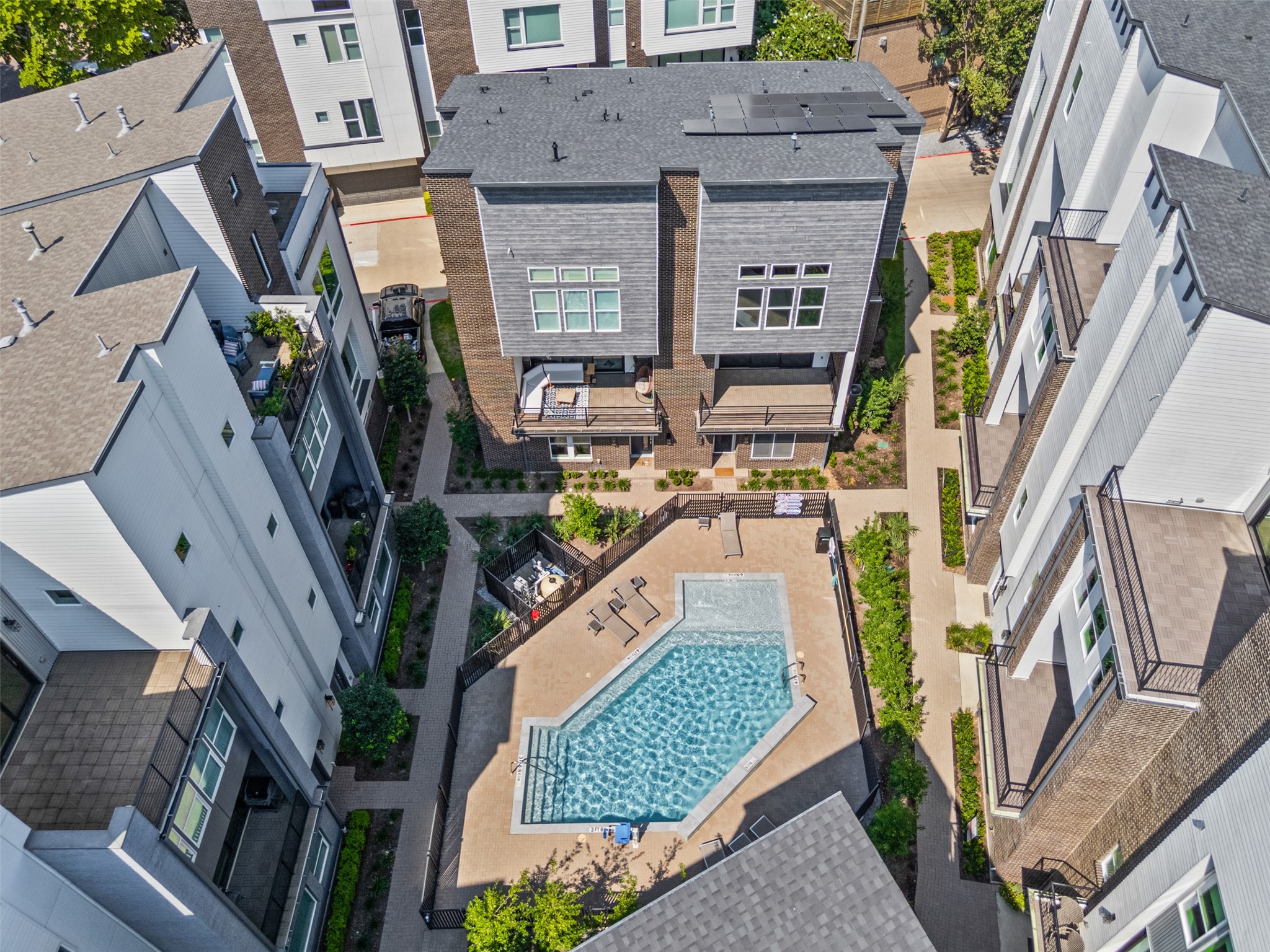 381 E Greenbriar Lane 501