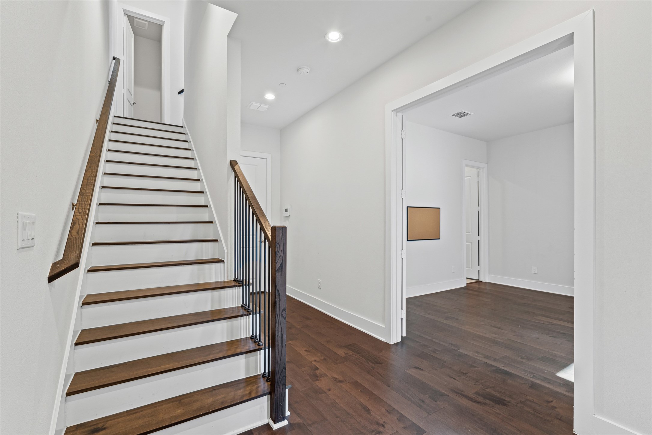 381 E Greenbriar Lane 501