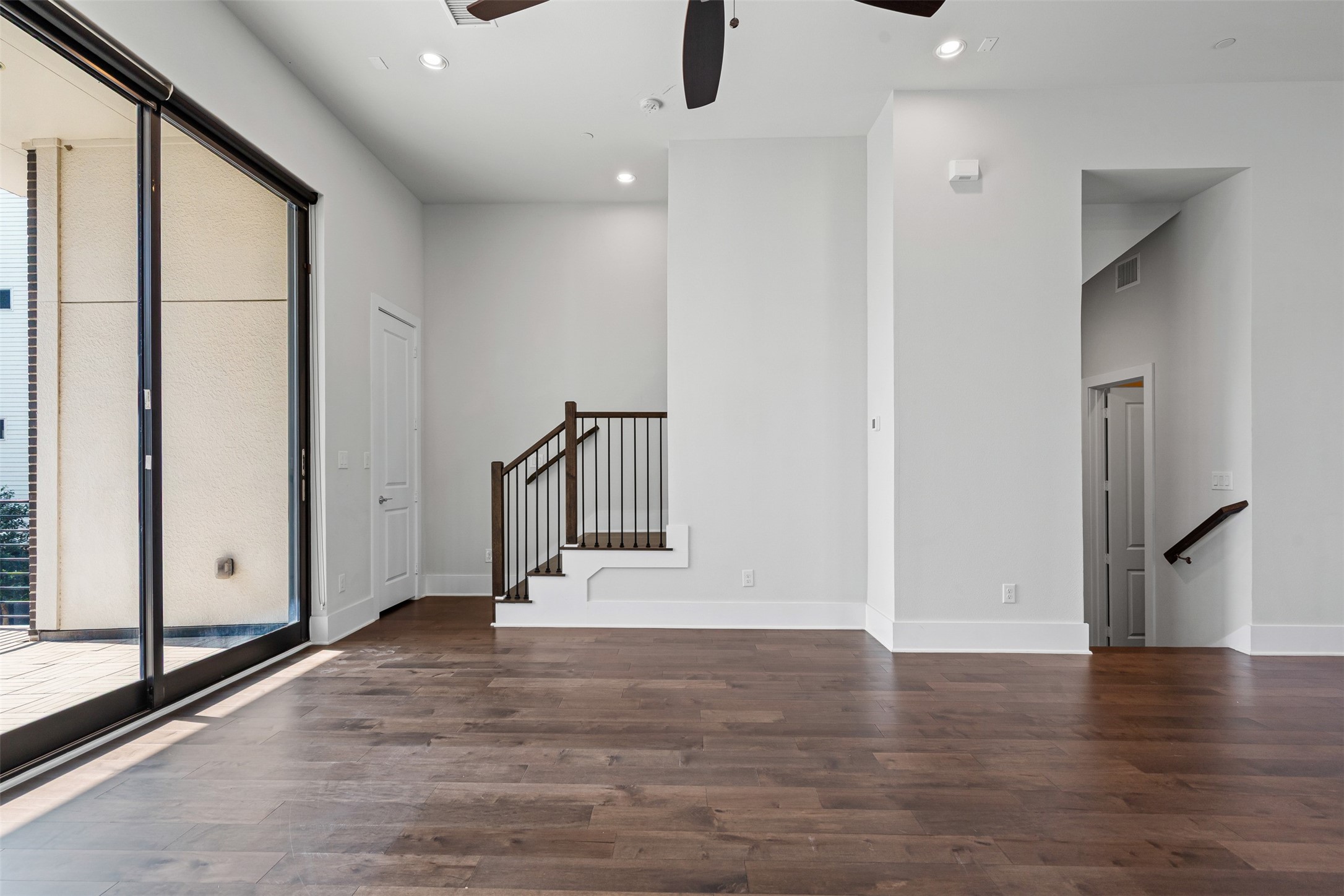 381 E Greenbriar Lane 501